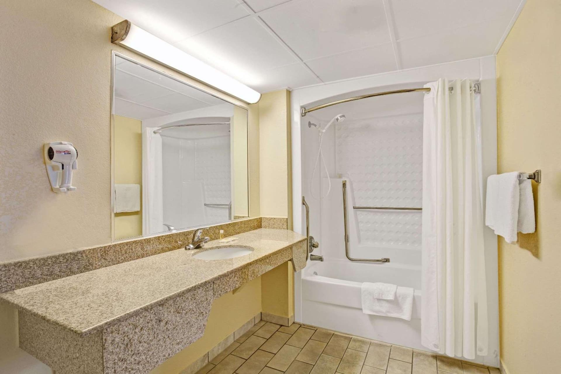 Days Inn by Wyndham Clarksville TN gallery photo in Clarksville, TN — image 33