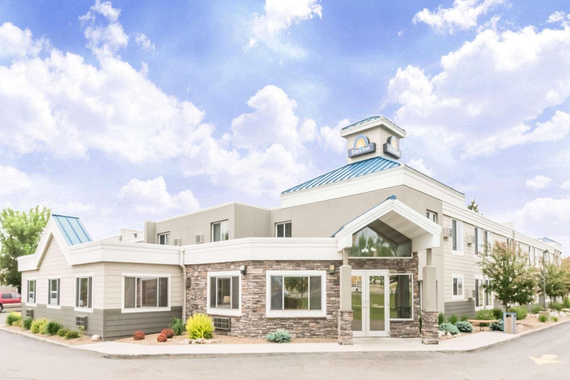 Days Inn by Wyndham Bismarck interior in Bismarck, ND — gallery photo 2