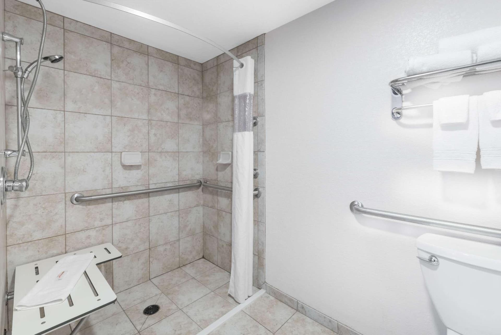 Days Inn by Wyndham Bismarck gallery photo in Bismarck, ND — image 11