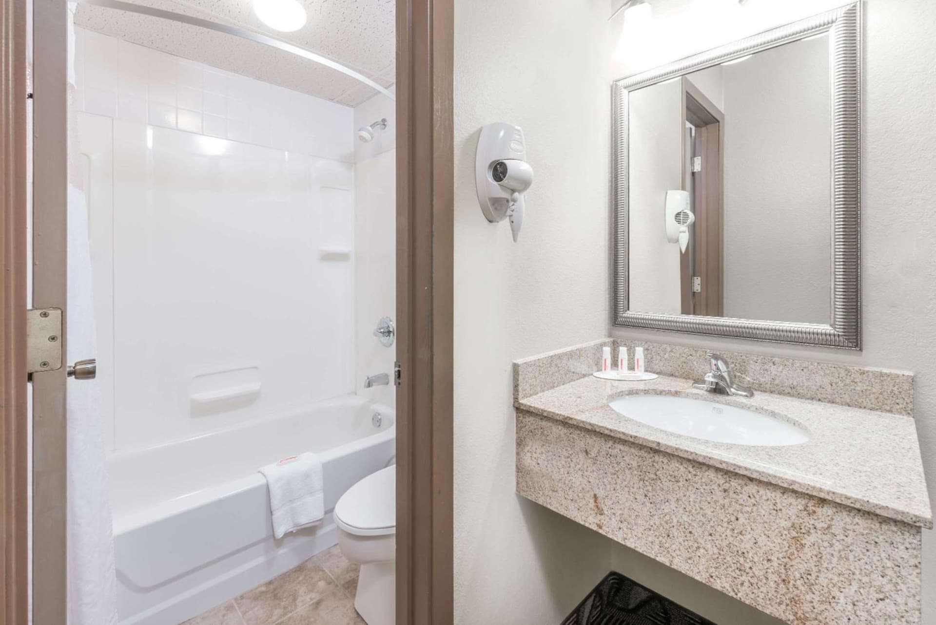 Days Inn by Wyndham Bismarck gallery photo in Bismarck, ND — image 36