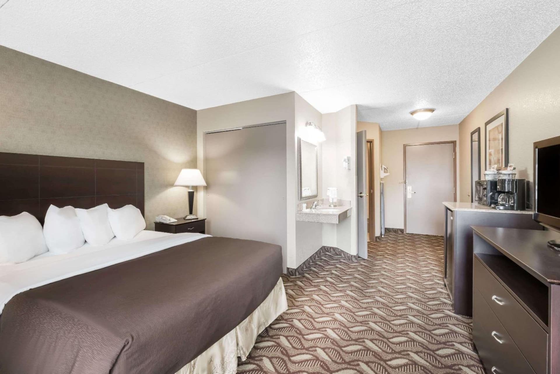 Days Inn by Wyndham Bismarck gallery photo in Bismarck, ND — image 40