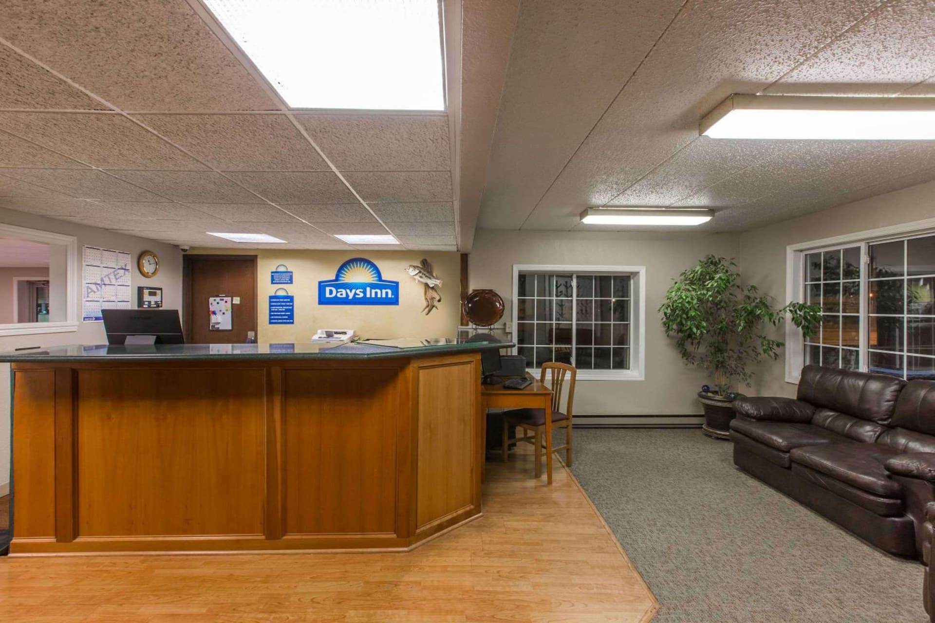 Days Inn by Wyndham Pierre interior in Pierre, SD — gallery photo 2