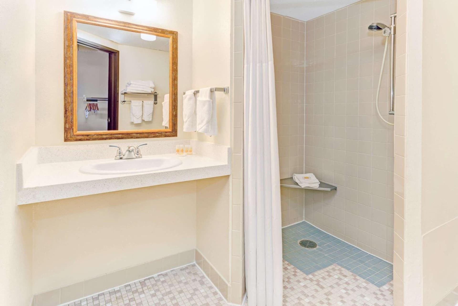 Days Inn by Wyndham Fort Collins gallery photo in Fort Collins, CO — image 9