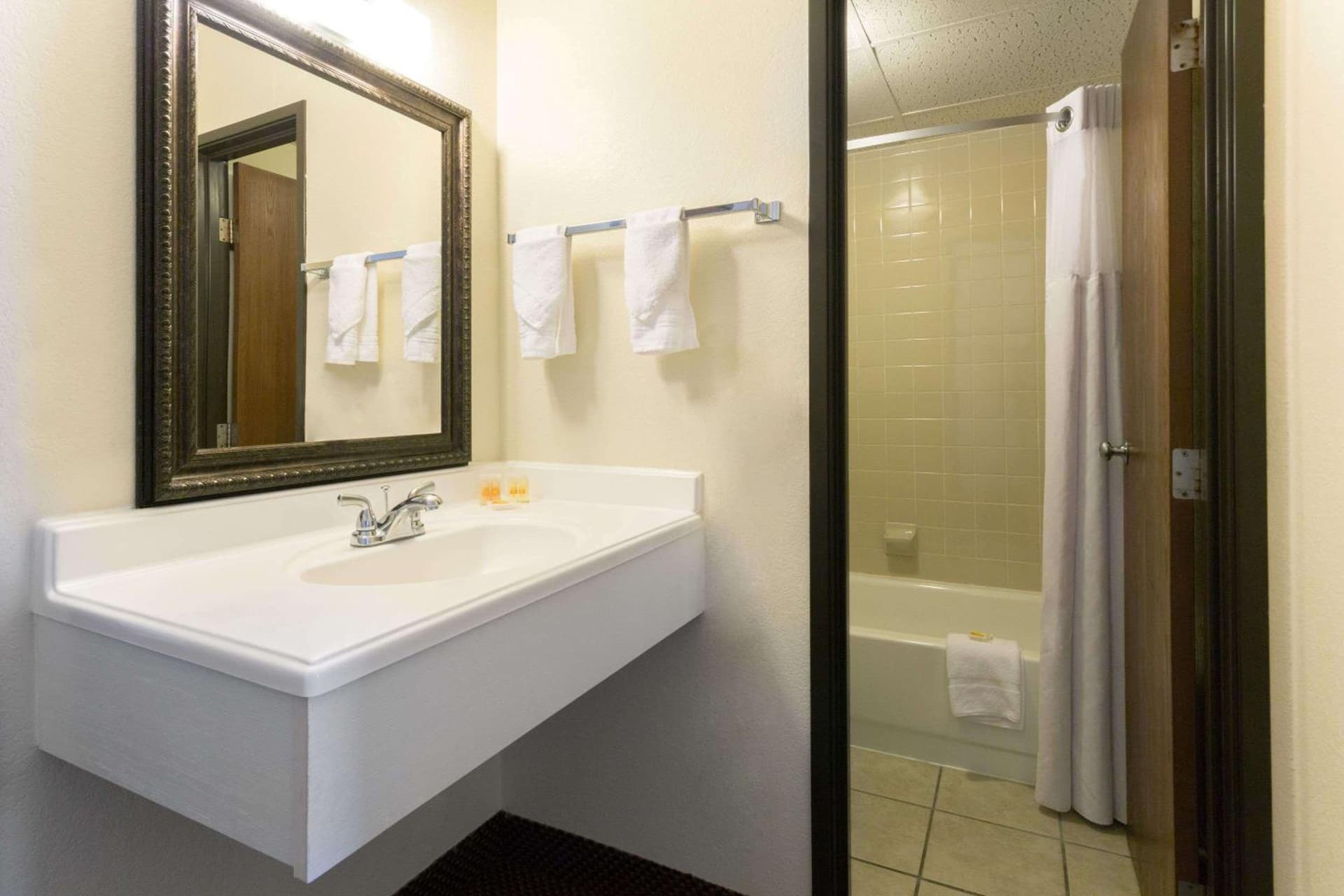 Days Inn by Wyndham Fort Collins gallery photo in Fort Collins, CO — image 12