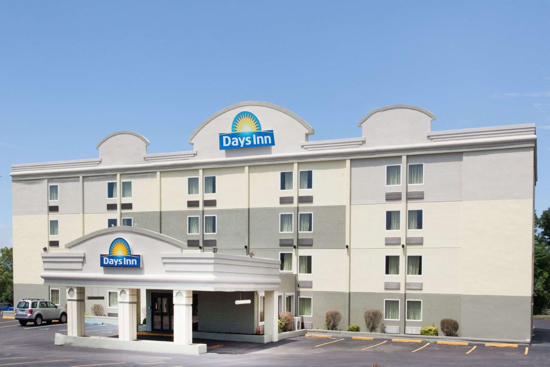 Days Inn by Wyndham Wilkes Barre interior in Wilkes-Barre, PA — gallery photo 2