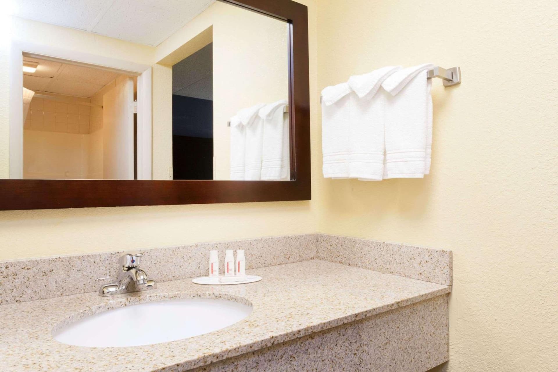Days Inn by Wyndham Wilkes Barre gallery photo in Wilkes-Barre, PA — image 17