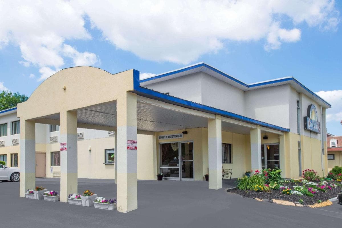Days Inn by Wyndham Auburn/Finger Lakes Region interior in Auburn, NY — gallery photo 2
