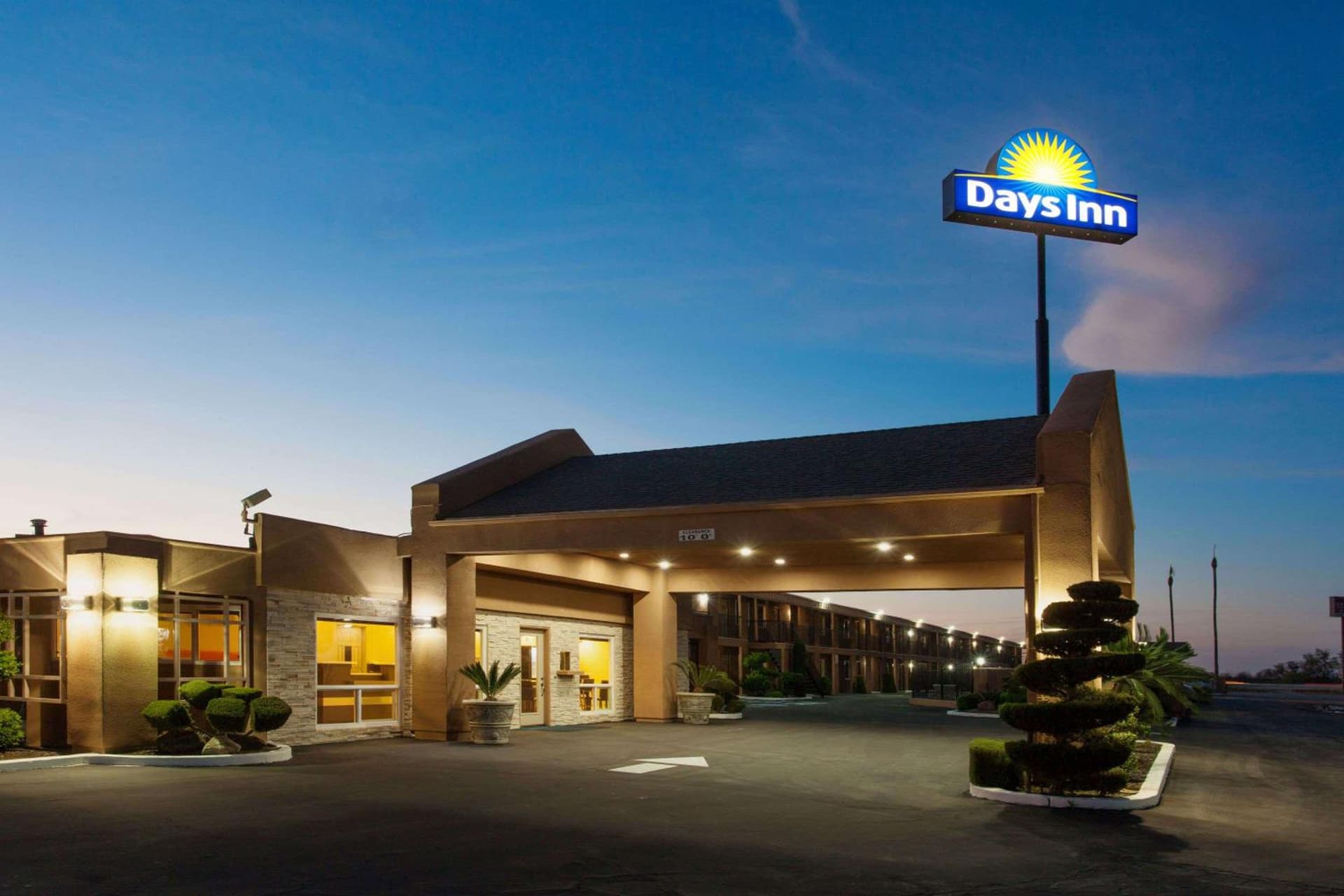 Days Inn by Wyndham Chowchilla Gateway to Yosemite featured exterior or lobby in Chowchilla, CA — similar hotel
