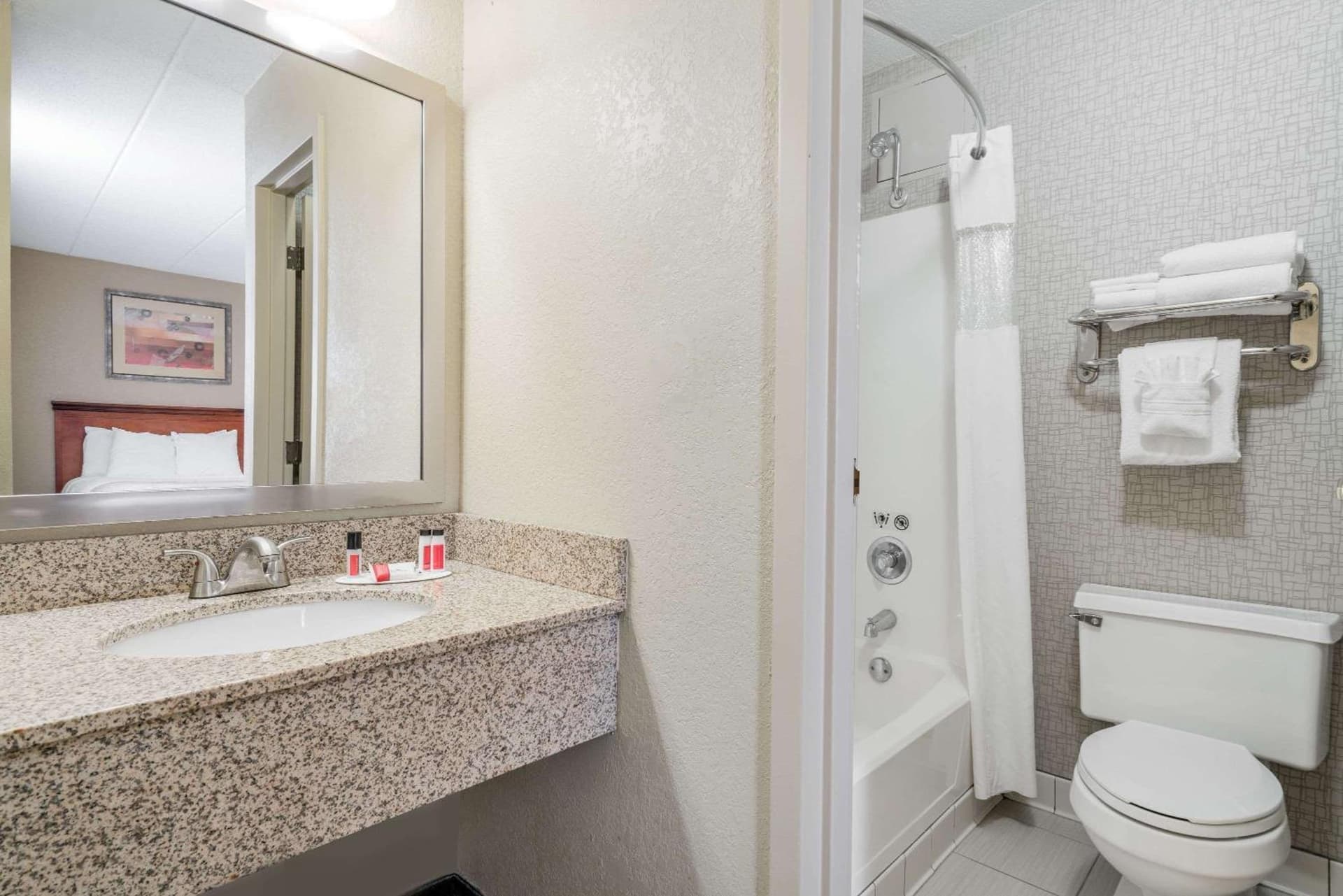 Days Hotel by Wyndham University Ave SE gallery photo in Minneapolis, MN — image 12