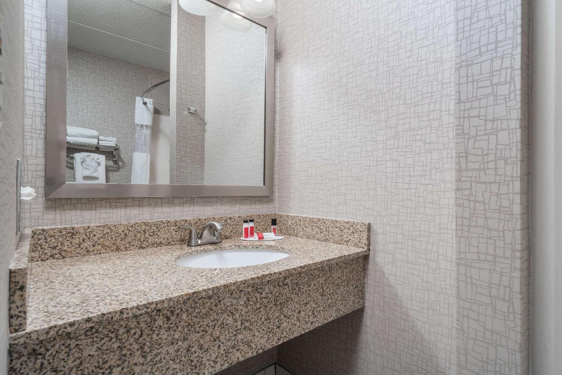 Days Hotel by Wyndham University Ave SE gallery photo in Minneapolis, MN — image 23