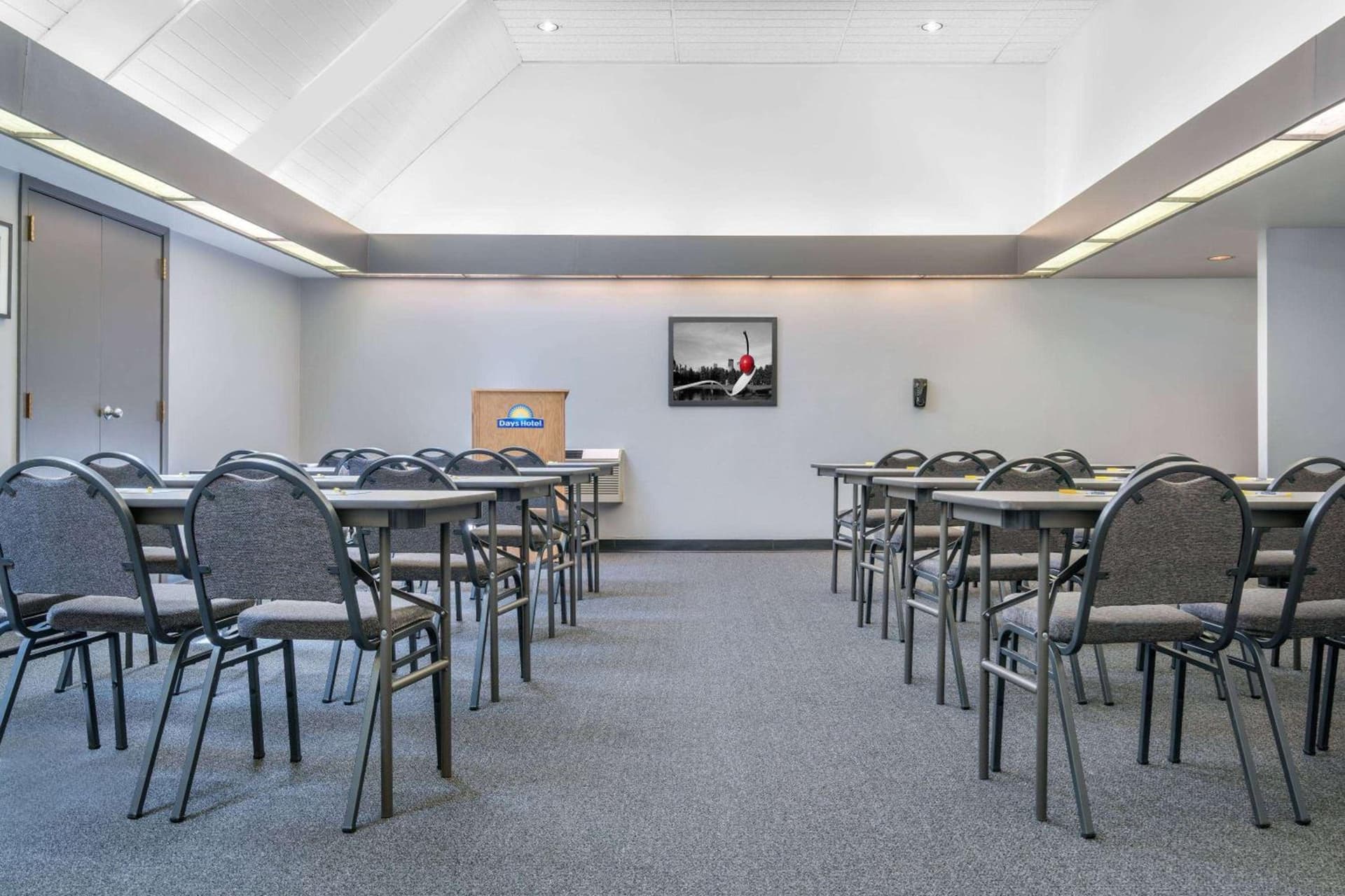 Days Hotel by Wyndham University Ave SE gallery photo in Minneapolis, MN — image 15