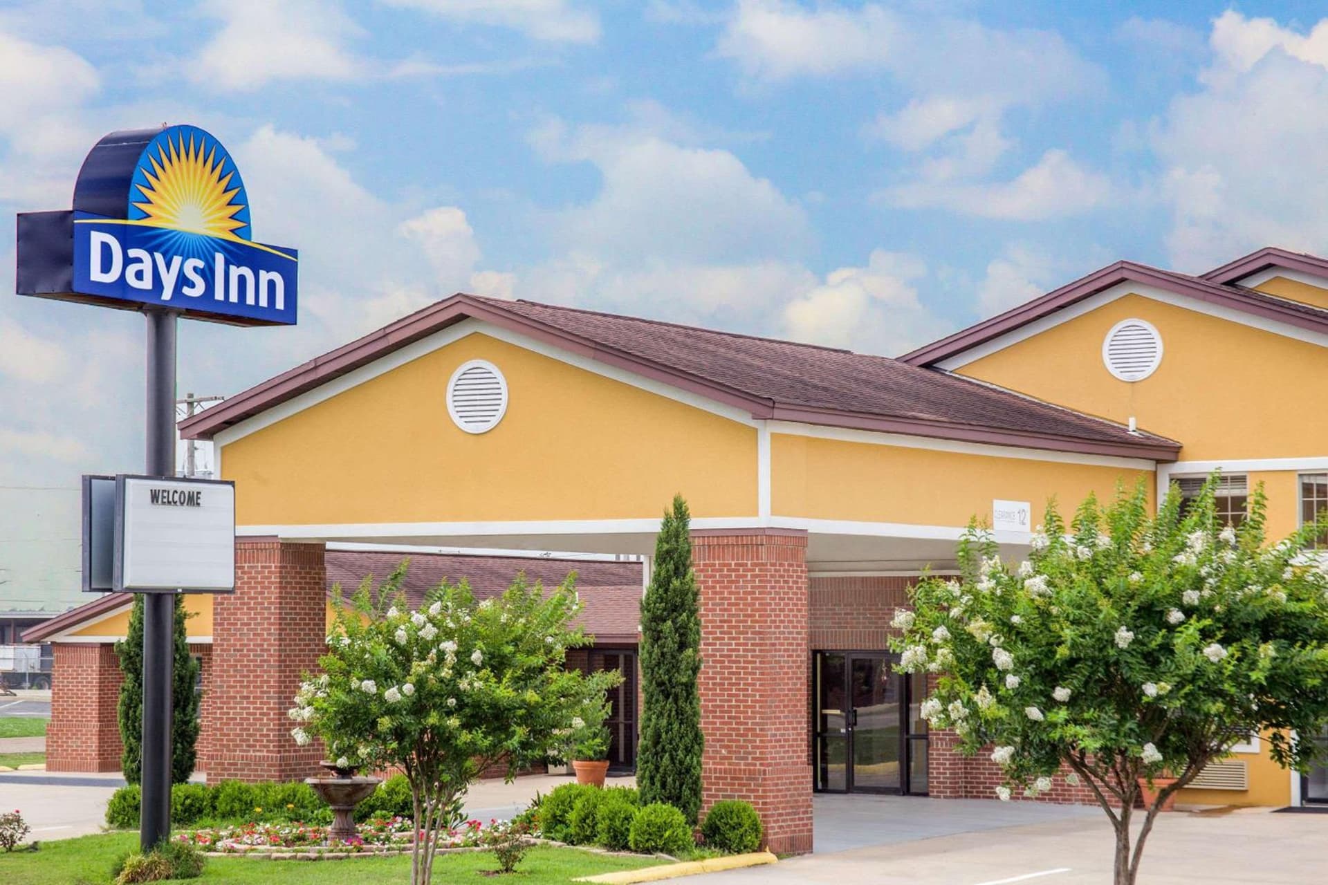 Days Inn by Wyndham Lake Village featured exterior or lobby in Lake Village, AR — similar hotel