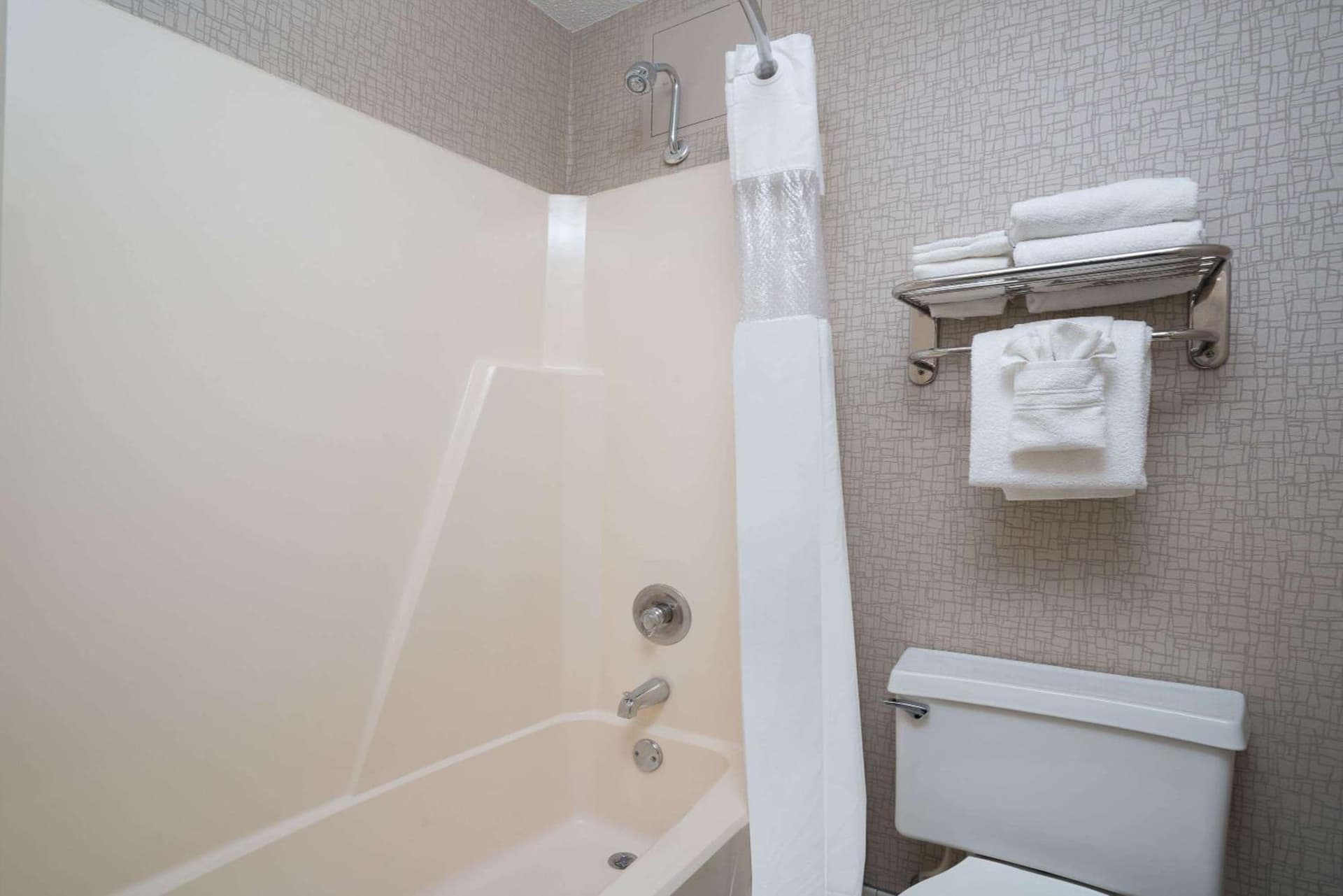 Days Hotel by Wyndham University Ave SE gallery photo in Minneapolis, MN — image 19