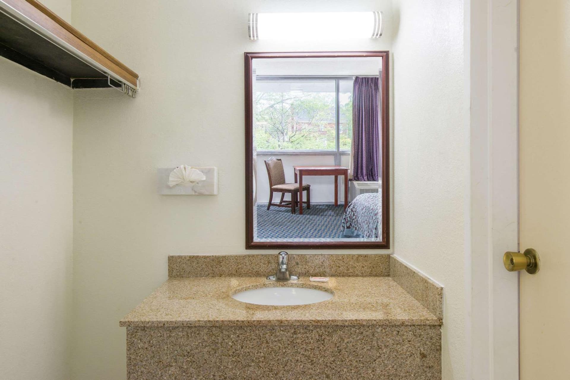 Days Inn by Wyndham Arlington Pentagon gallery photo in Arlington, VA — image 22