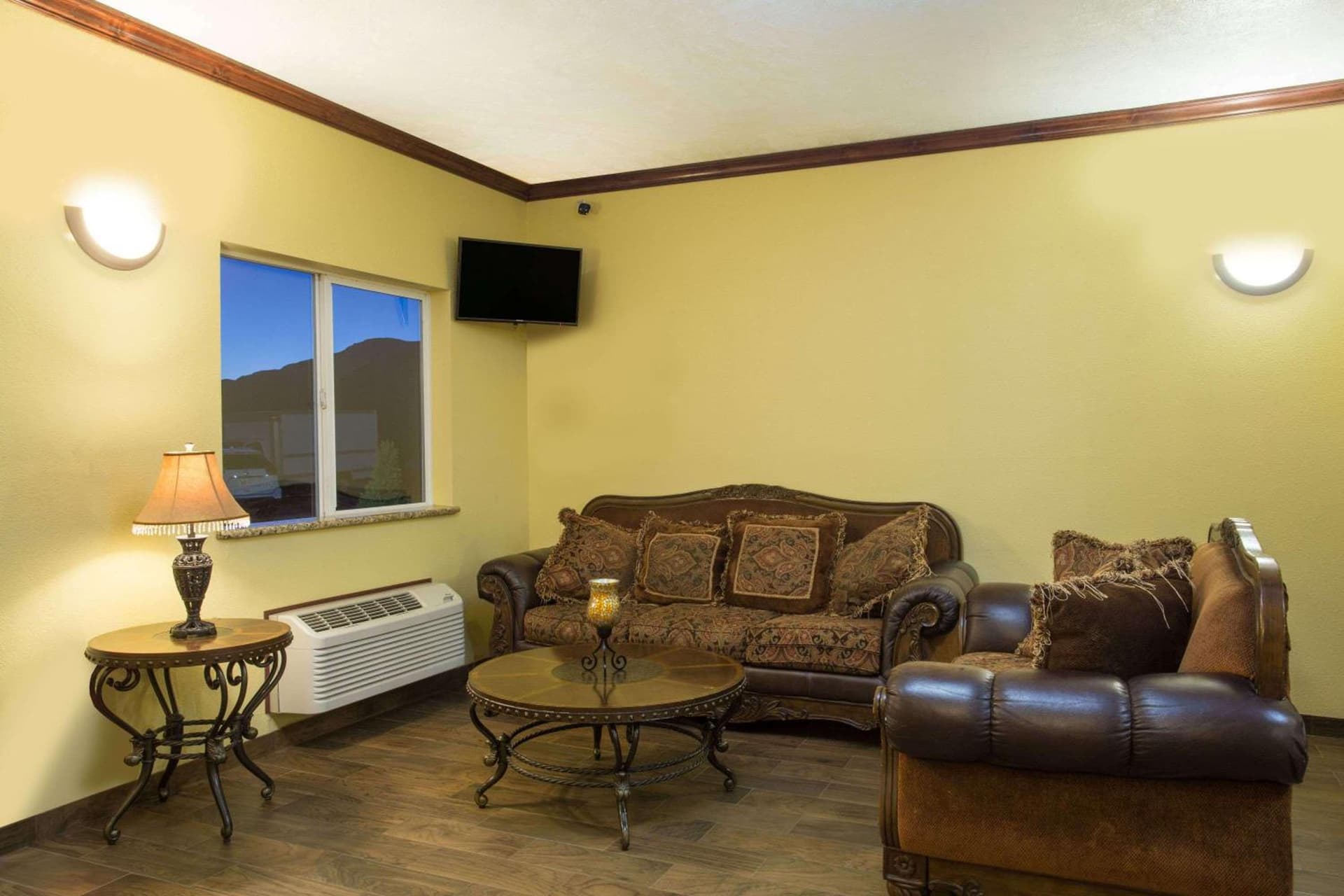 Days Inn by Wyndham Hurricane/Zion National Park Area interior in Hurricane, UT — gallery photo 2