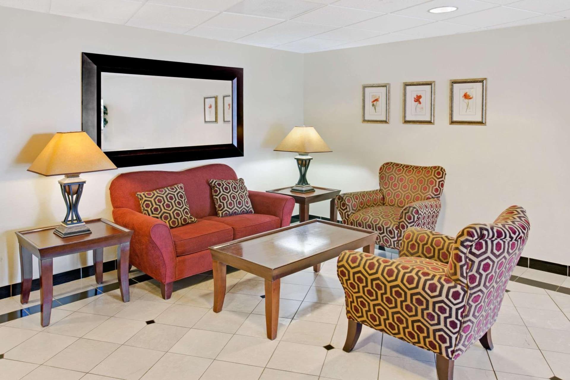 Days Inn & Suites by Wyndham Laurel Near Fort Meade interior in Laurel, MD — gallery photo 2