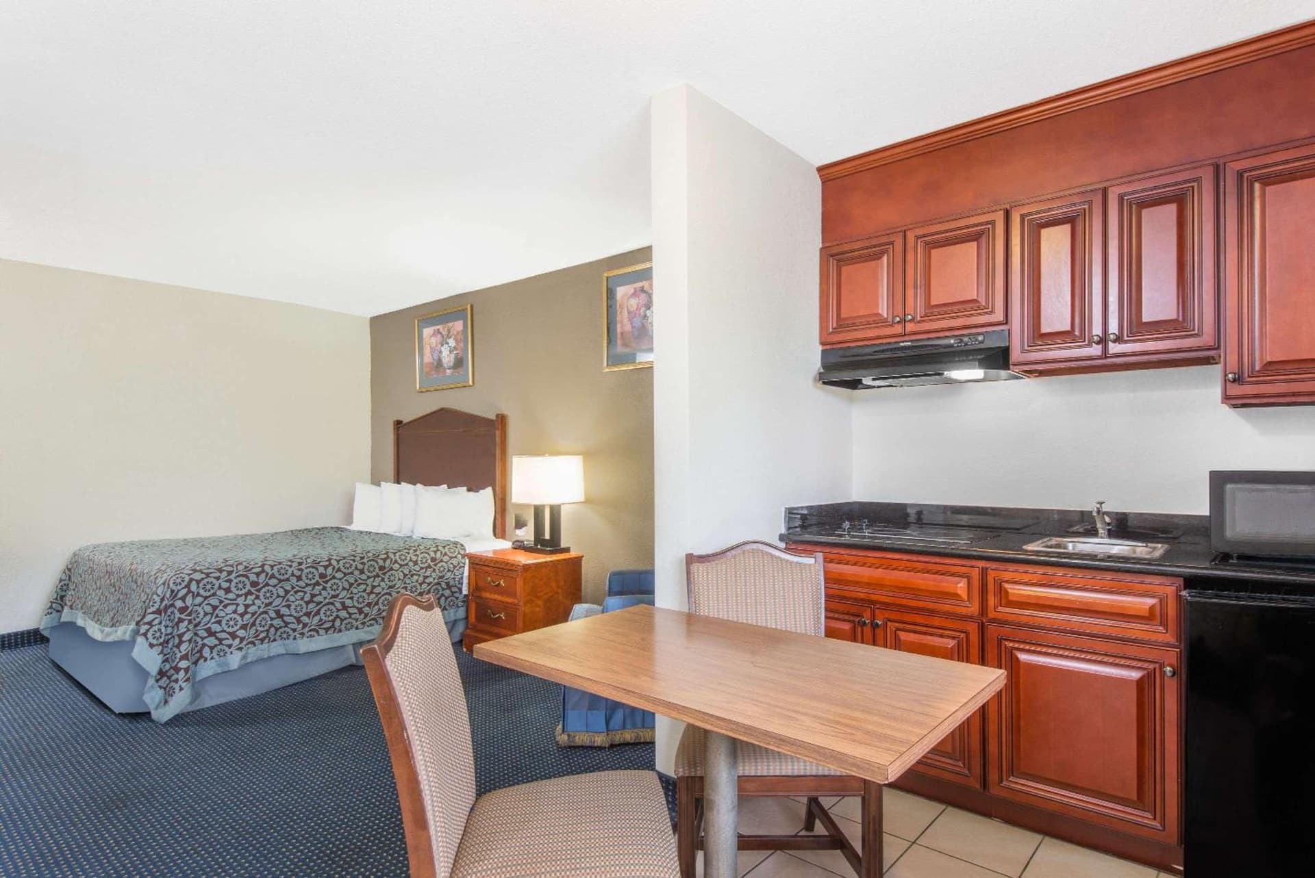 Days Inn by Wyndham Arlington Pentagon gallery photo in Arlington, VA — image 8