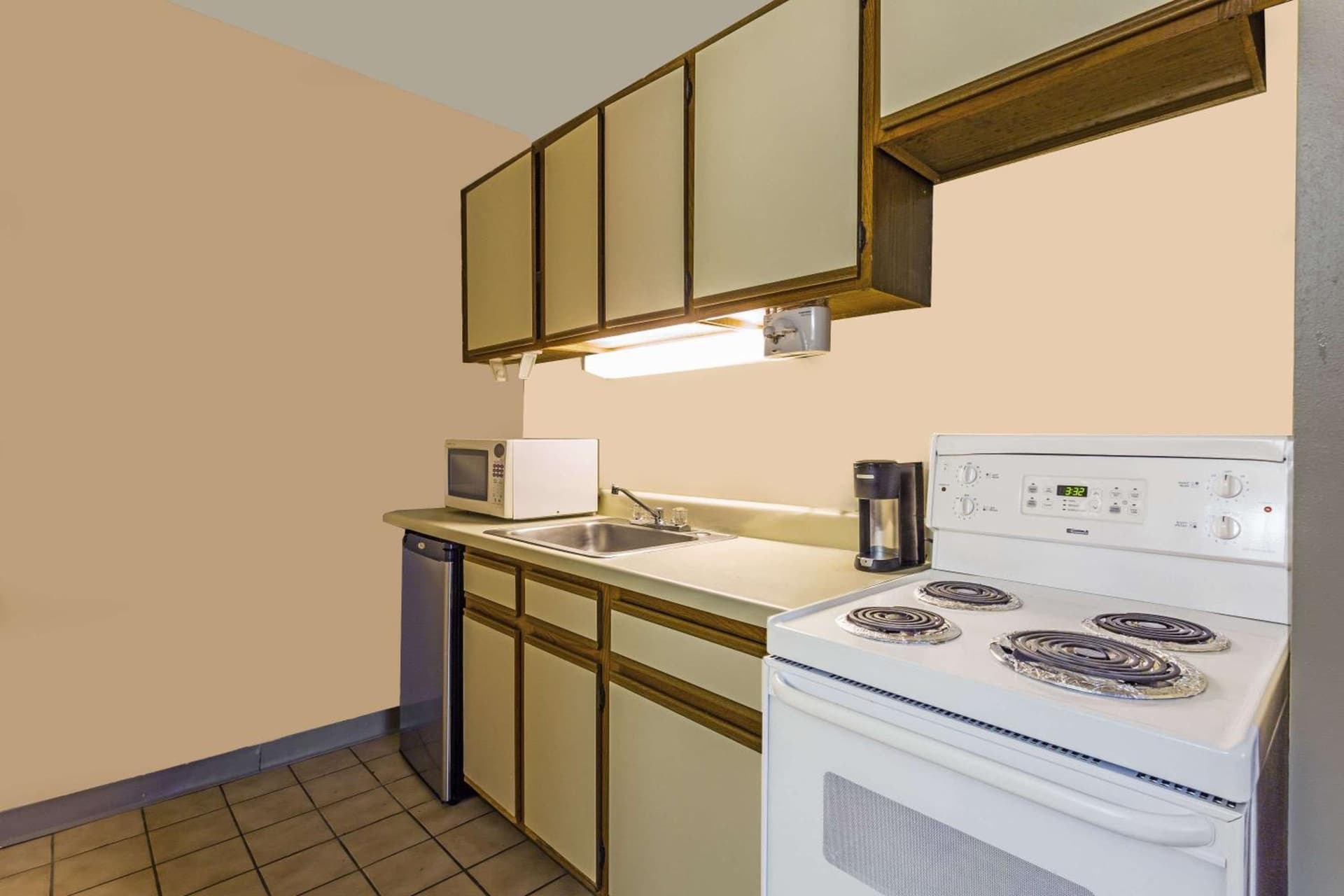 Days Inn by Wyndham Virginia Beach At The Beach gallery photo in Virginia Beach, VA — image 16