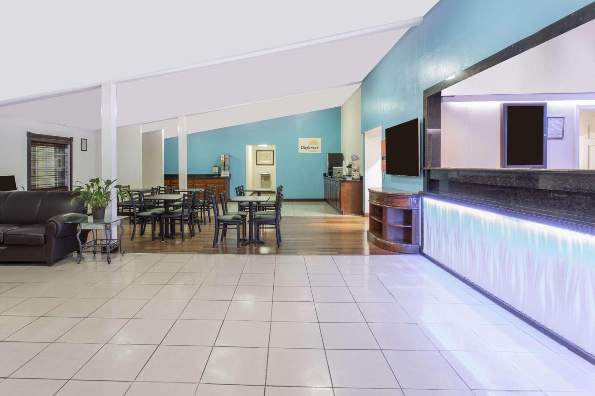 Days Inn by Wyndham Virginia Beach Town Center property views in Virginia Beach, VA — gallery photo 3