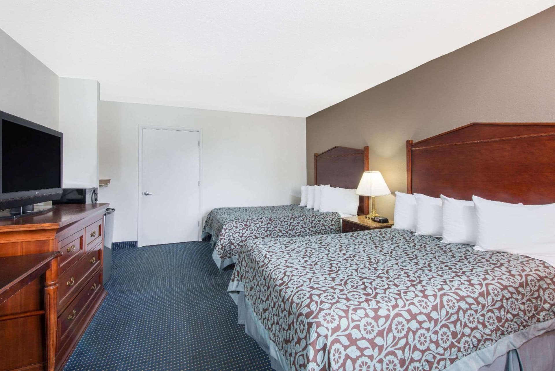 Days Inn by Wyndham Arlington Pentagon gallery photo in Arlington, VA — image 10