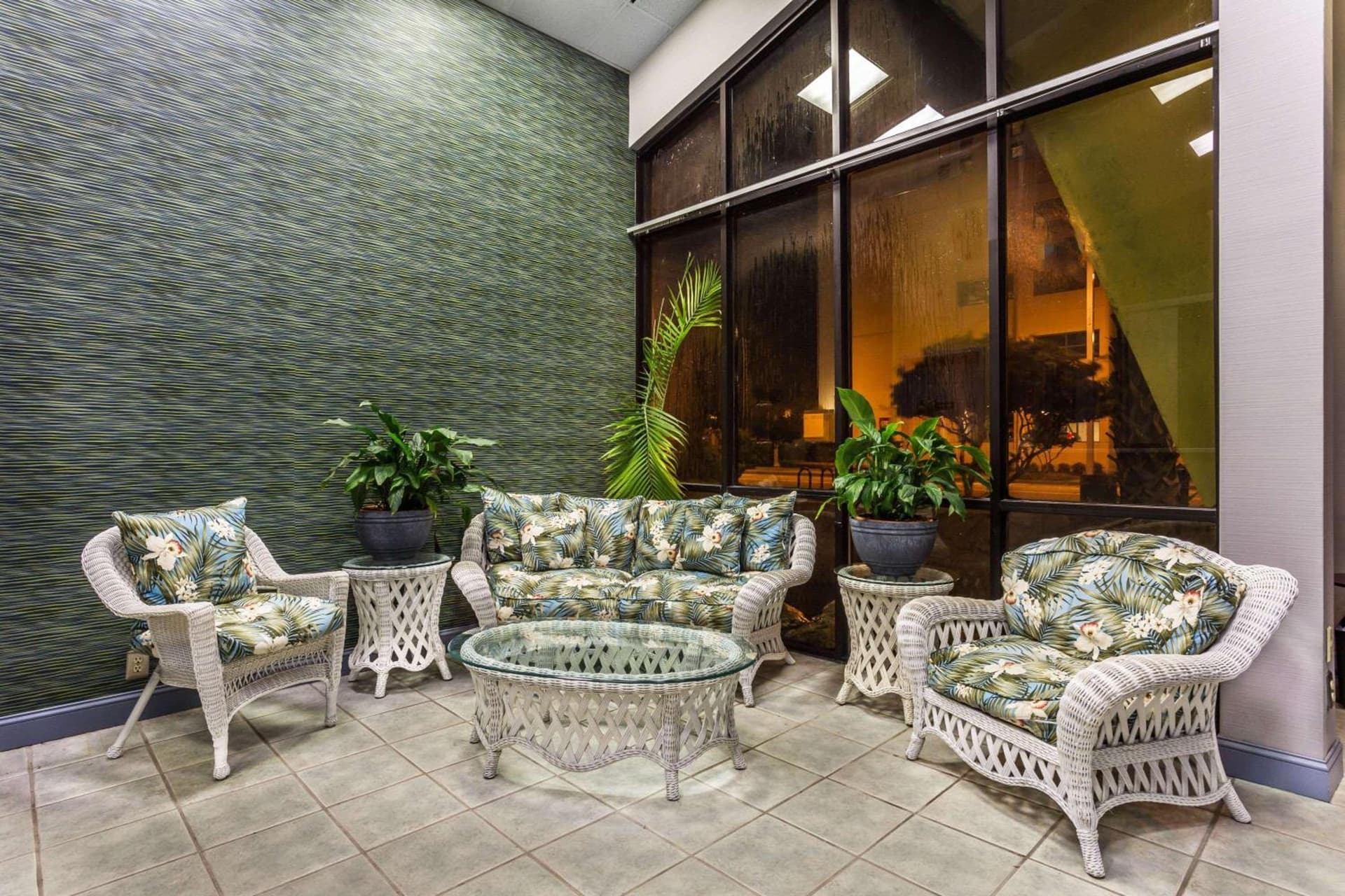 Days Inn by Wyndham Virginia Beach At The Beach gallery photo in Virginia Beach, VA — image 7