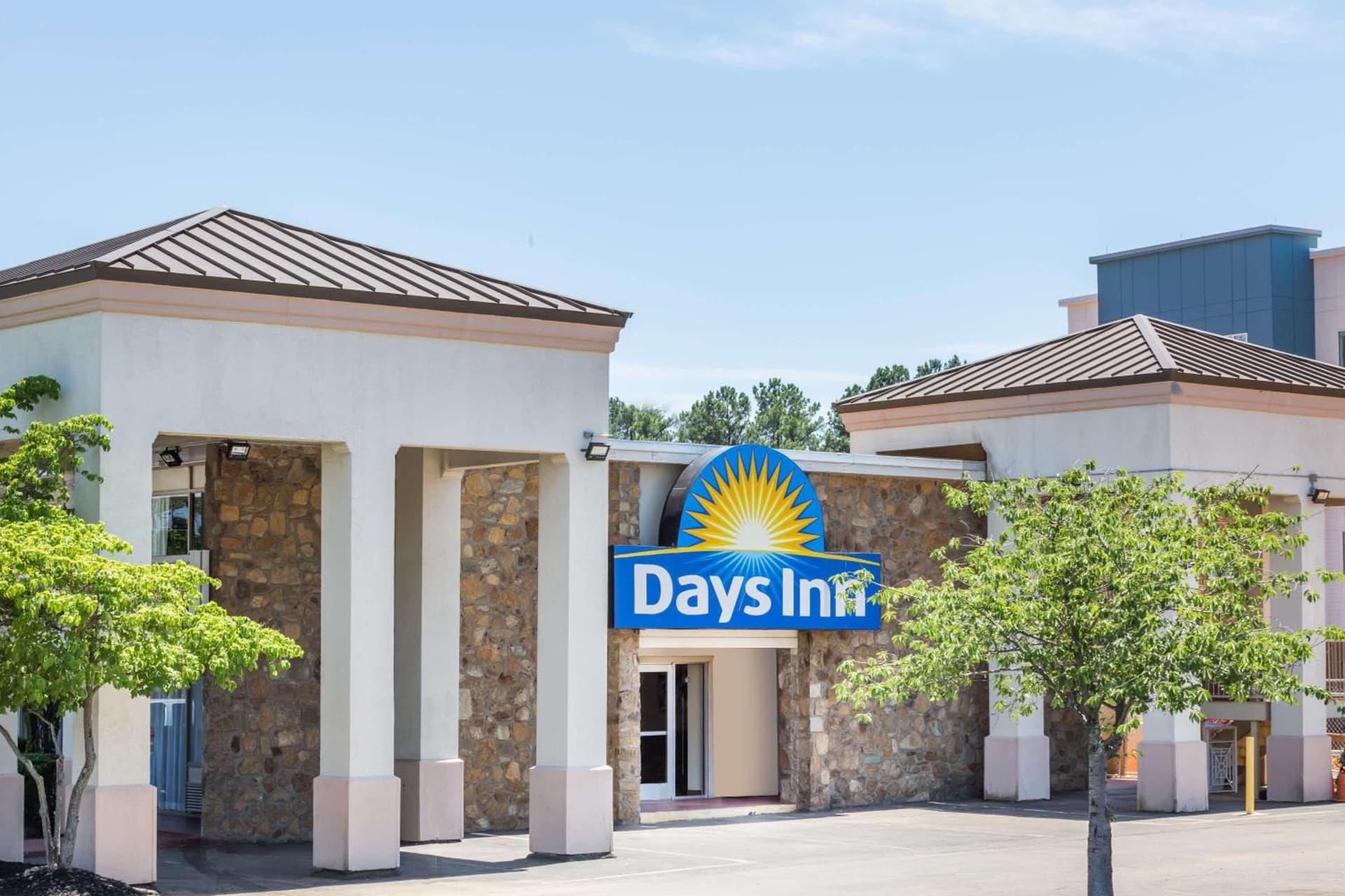 Days Inn by Wyndham Charlottesville/University Area exterior or lobby in Charlottesville, VA — main listing photo