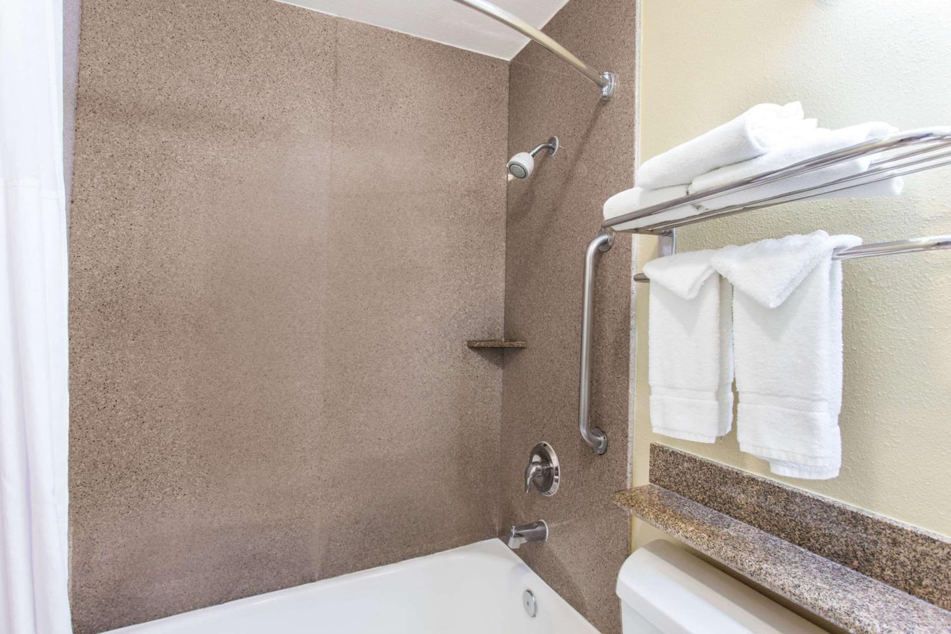 Days Inn by Wyndham Carlsbad gallery photo in Carlsbad, CA — image 15