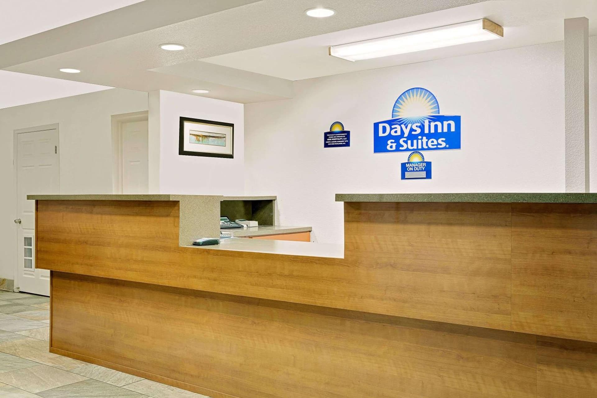 Days Inn & Suites by Wyndham Needles interior in Needles, CA — gallery photo 2