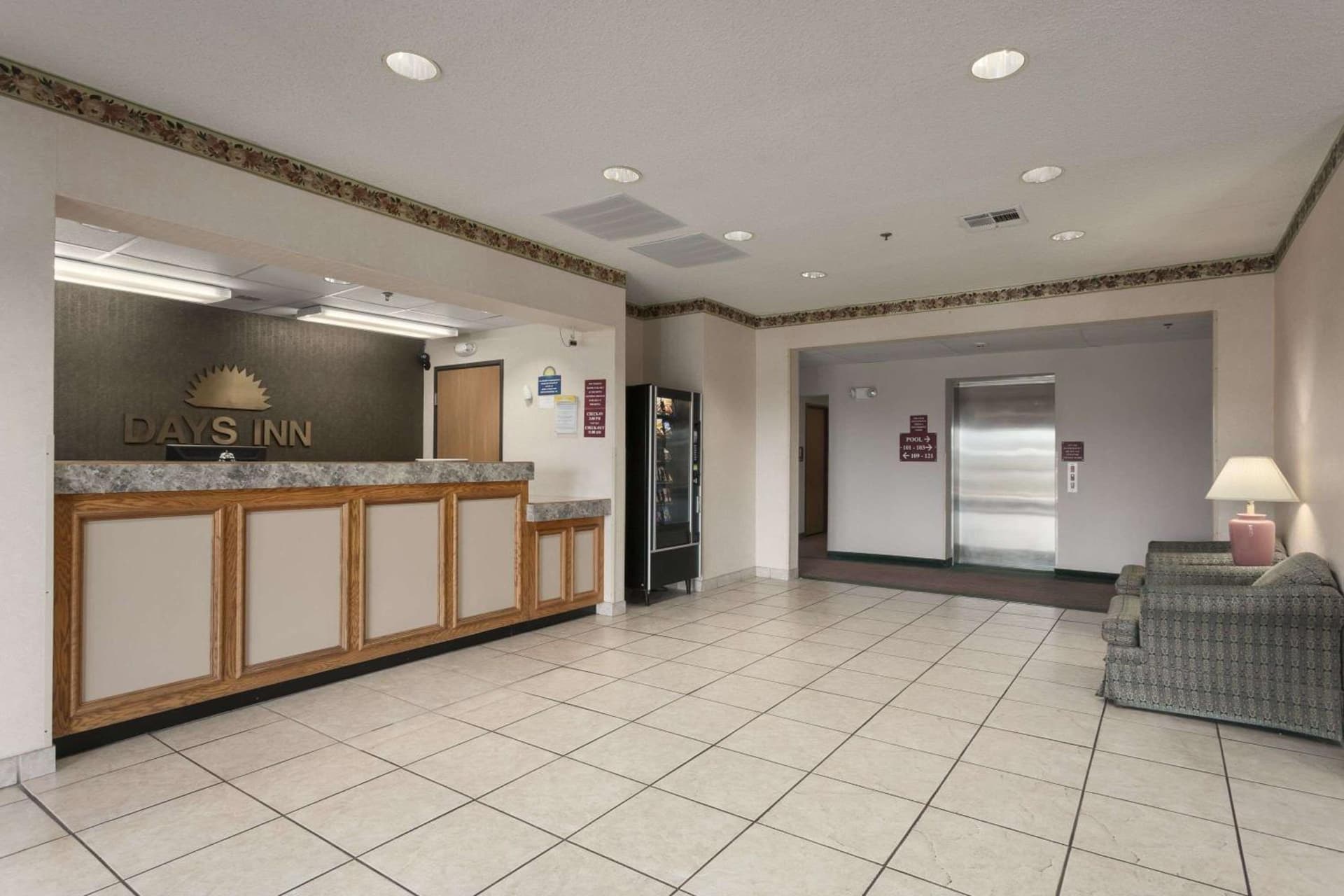 Days Inn by Wyndham Jefferson City interior in Jefferson City, MO — gallery photo 2