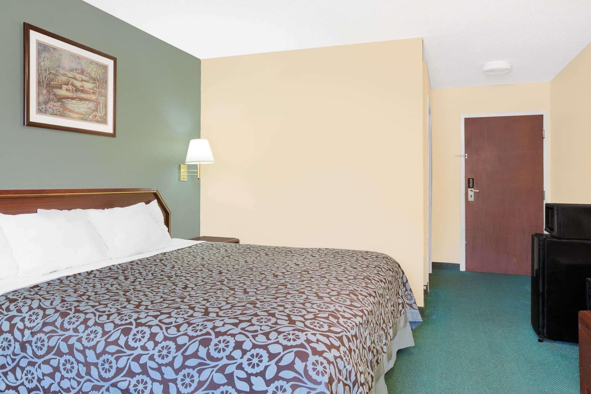Days Inn by Wyndham Lincoln property views in Lincoln, AL — gallery photo 3