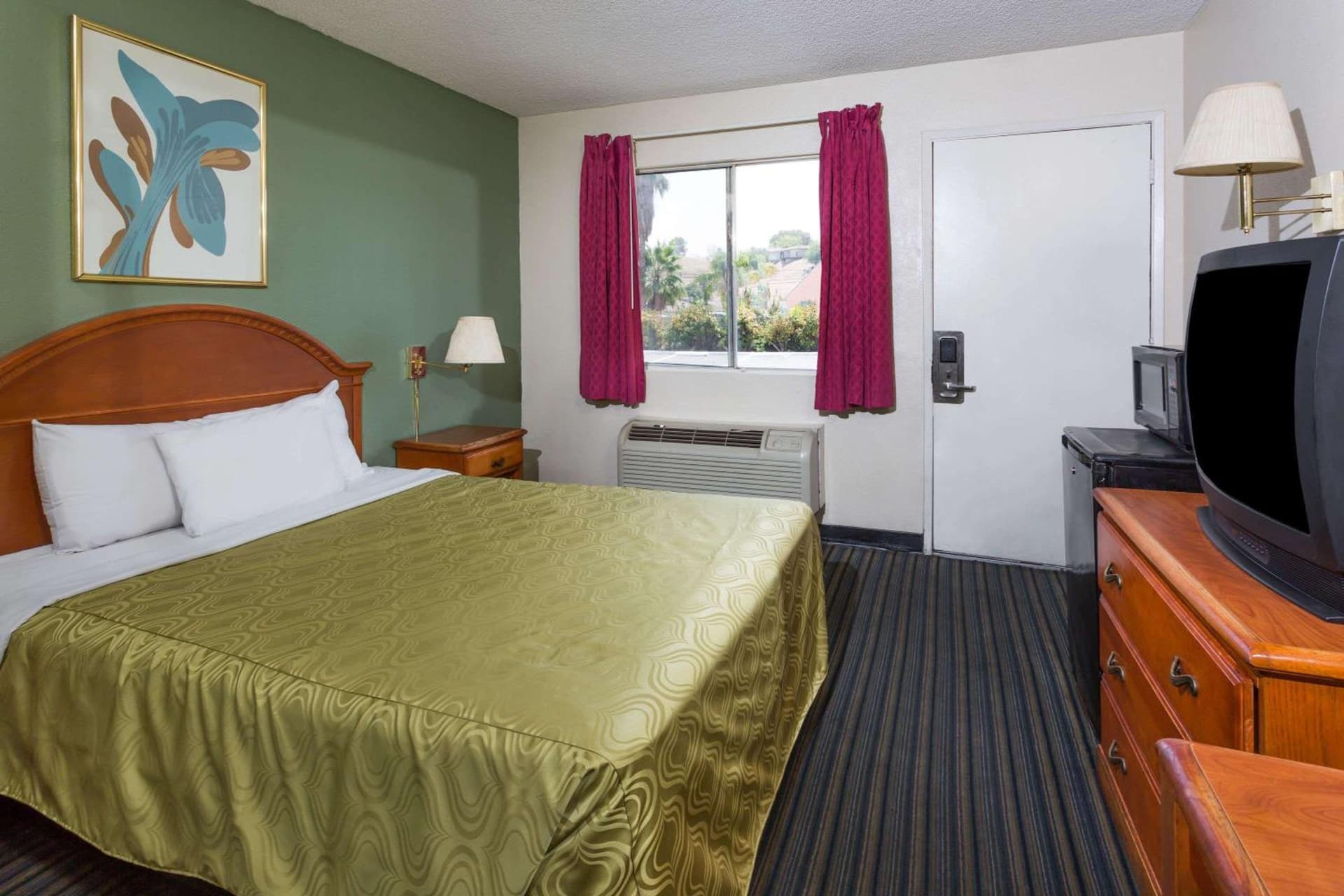 Days Inn by Wyndham in San Bernardino gallery photo in San Bernardino, CA — image 4