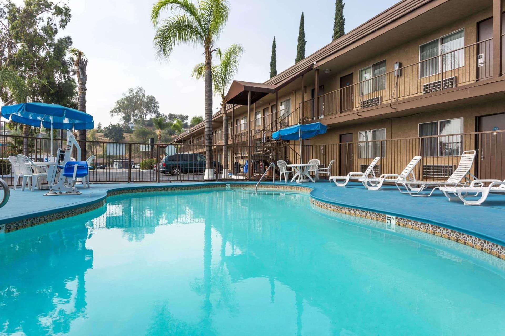 Days Inn by Wyndham in San Bernardino gallery photo in San Bernardino, CA — image 5