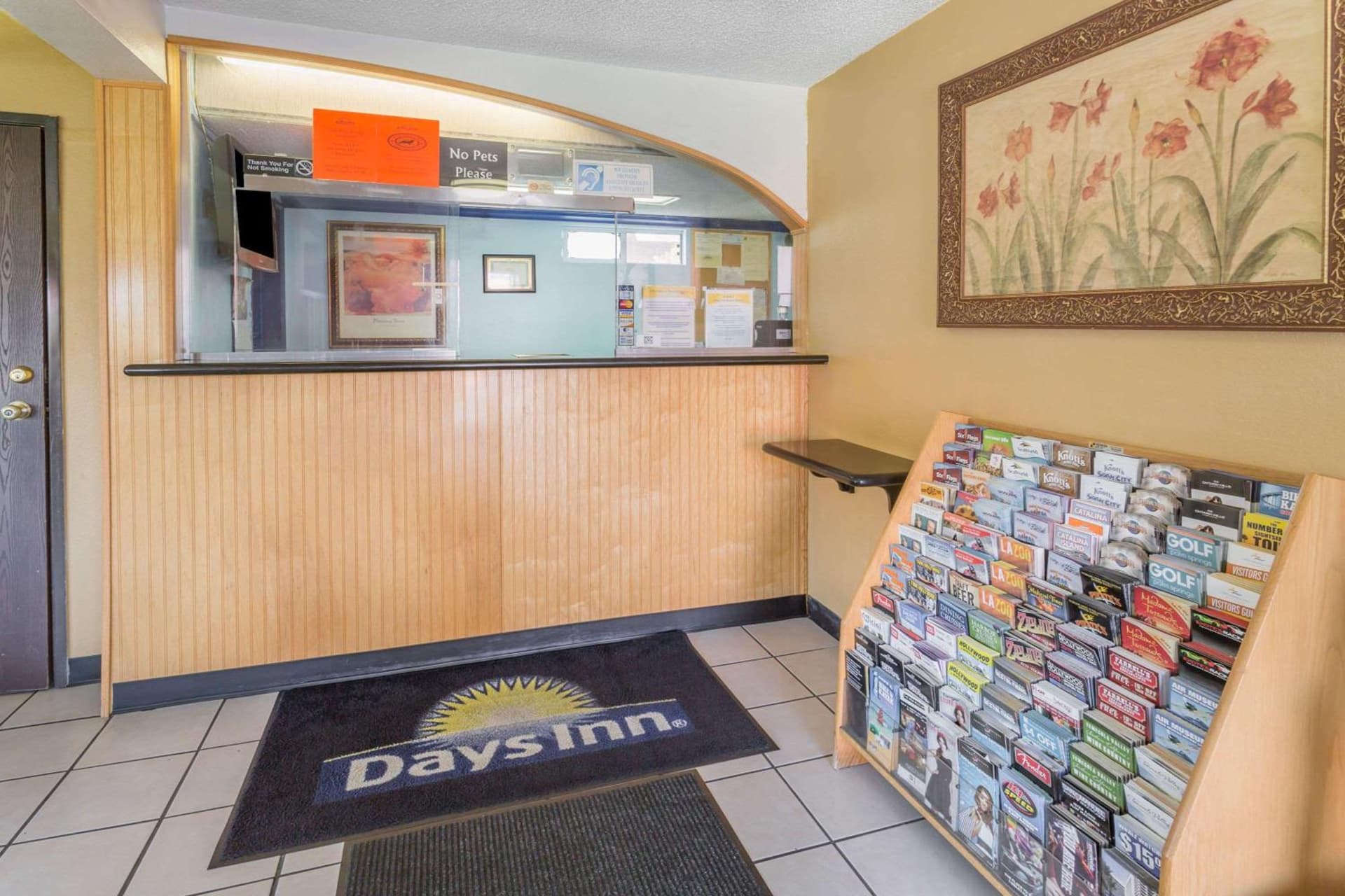 Days Inn by Wyndham in San Bernardino interior in San Bernardino, CA — gallery photo 2