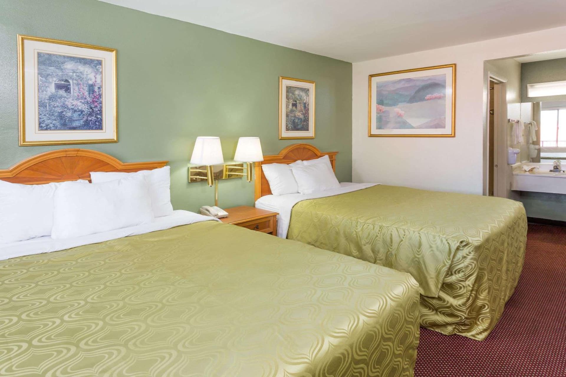 Days Inn by Wyndham in San Bernardino gallery photo in San Bernardino, CA — image 10