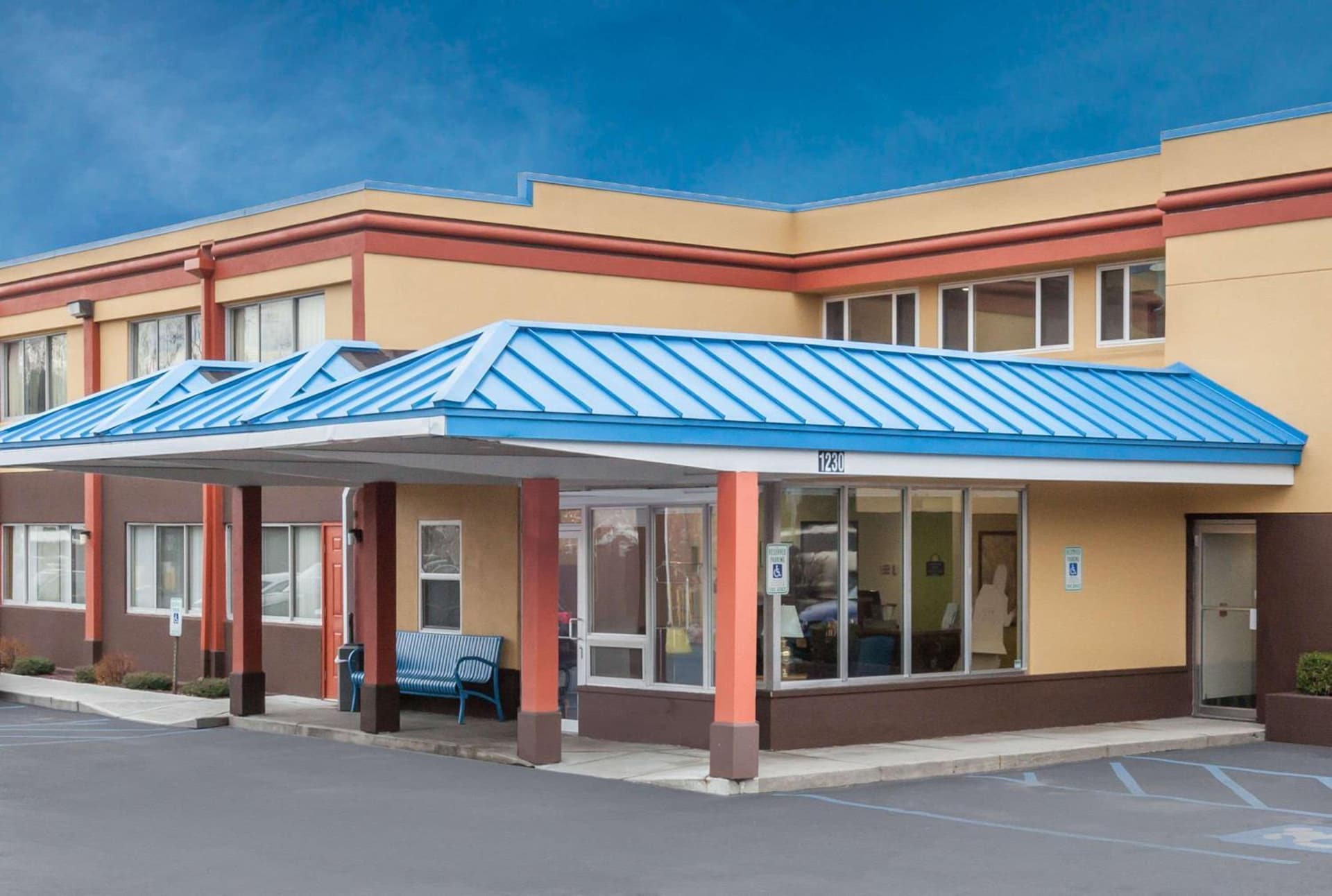 Days Inn by Wyndham Albany SUNY interior in Albany, NY — gallery photo 2