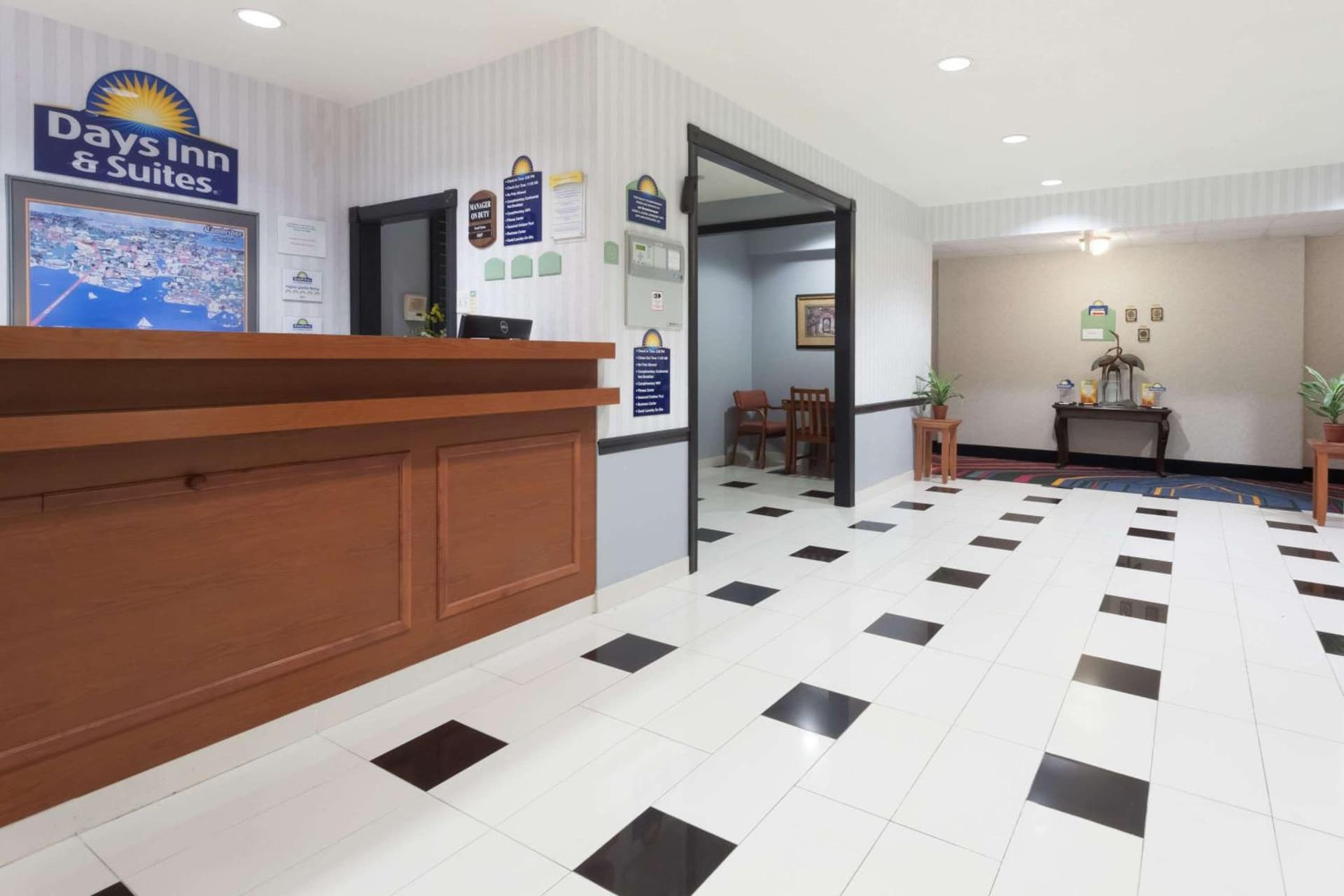 Days Inn & Suites by Wyndham Cambridge interior in Cambridge, MD — gallery photo 2
