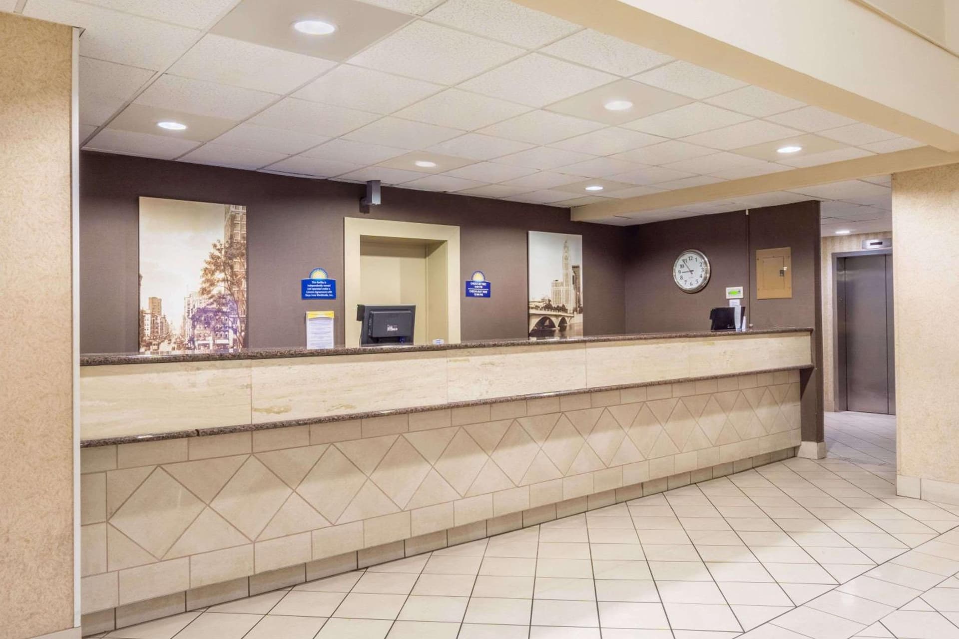 Days Inn by Wyndham Columbus Airport property views in Columbus, OH — gallery photo 3