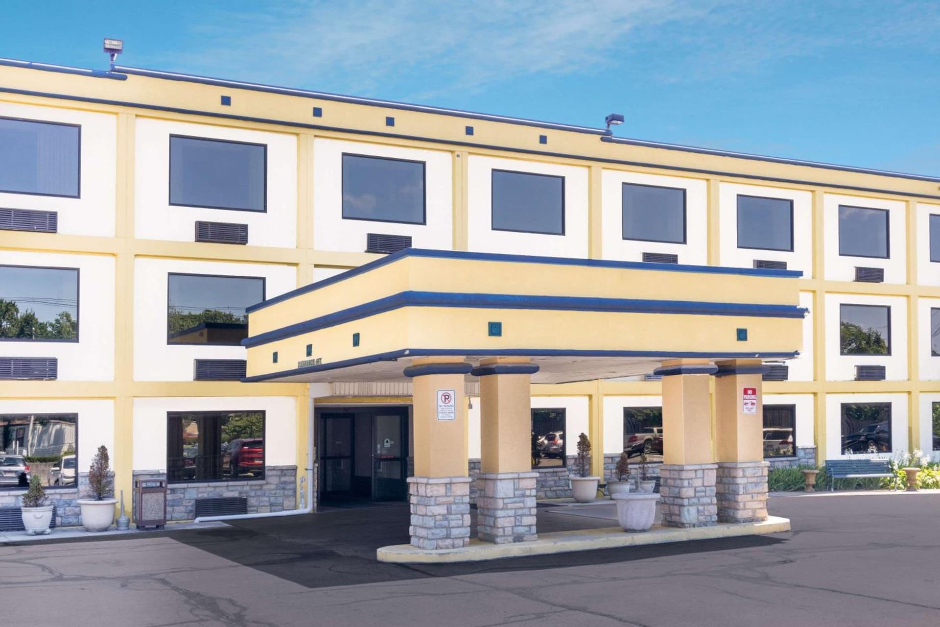 Days Inn by Wyndham Columbus Airport featured exterior or lobby in Columbus, OH — similar hotel