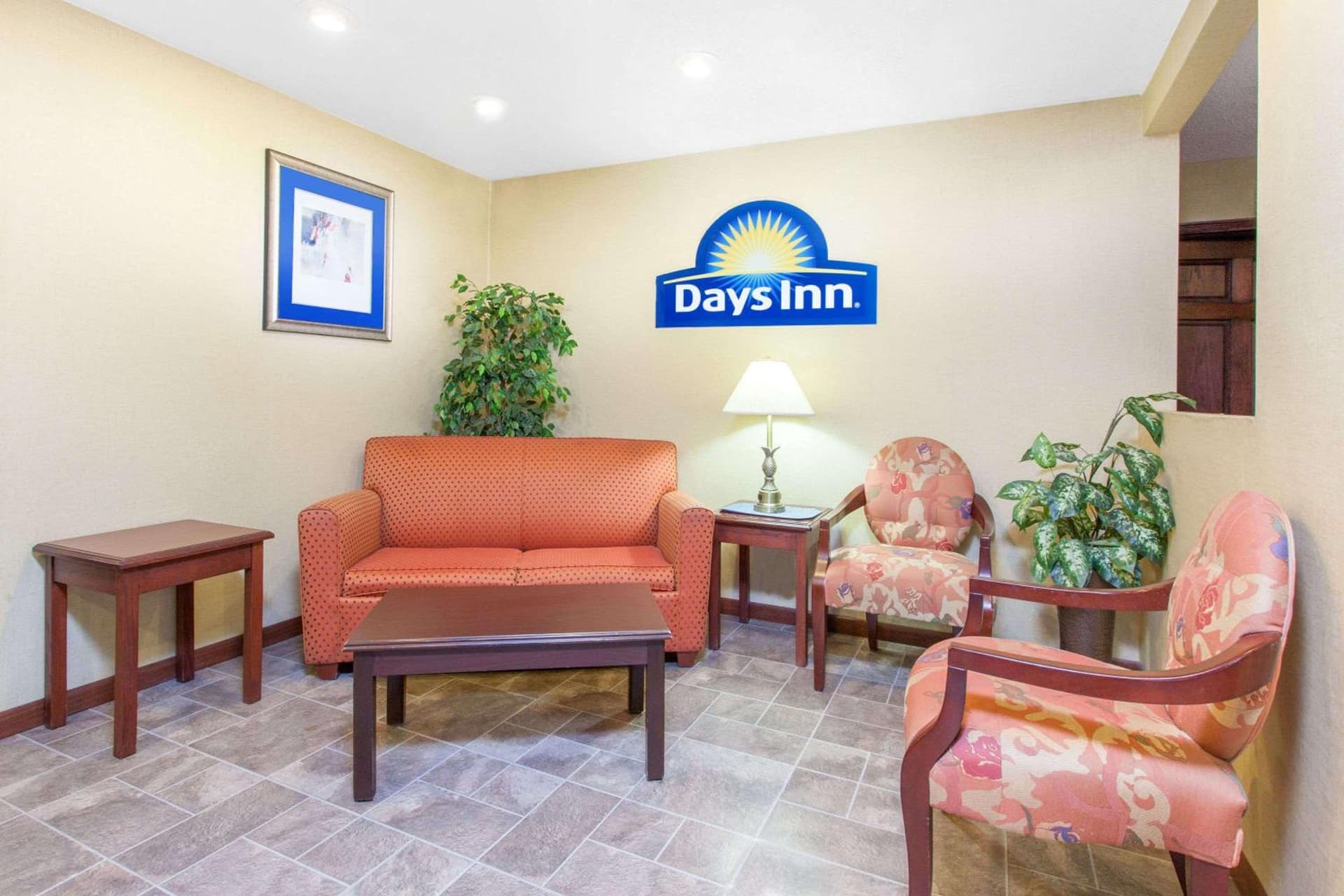 Days Inn by Wyndham Maumee/Toledo interior in Maumee, OH — gallery photo 2