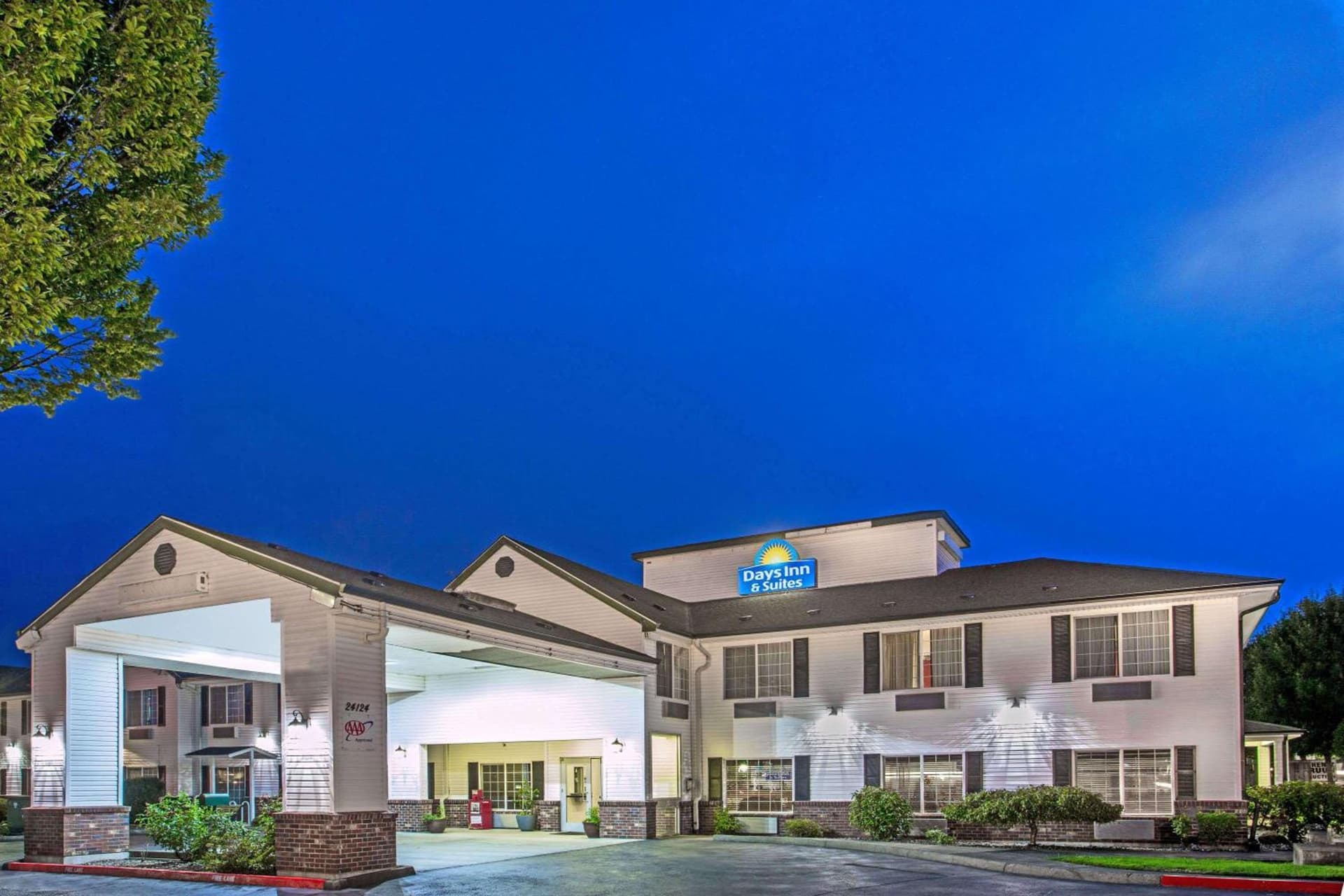 Days Inn & Suites by Wyndham Gresham featured exterior or lobby in Gresham, OR — similar hotel
