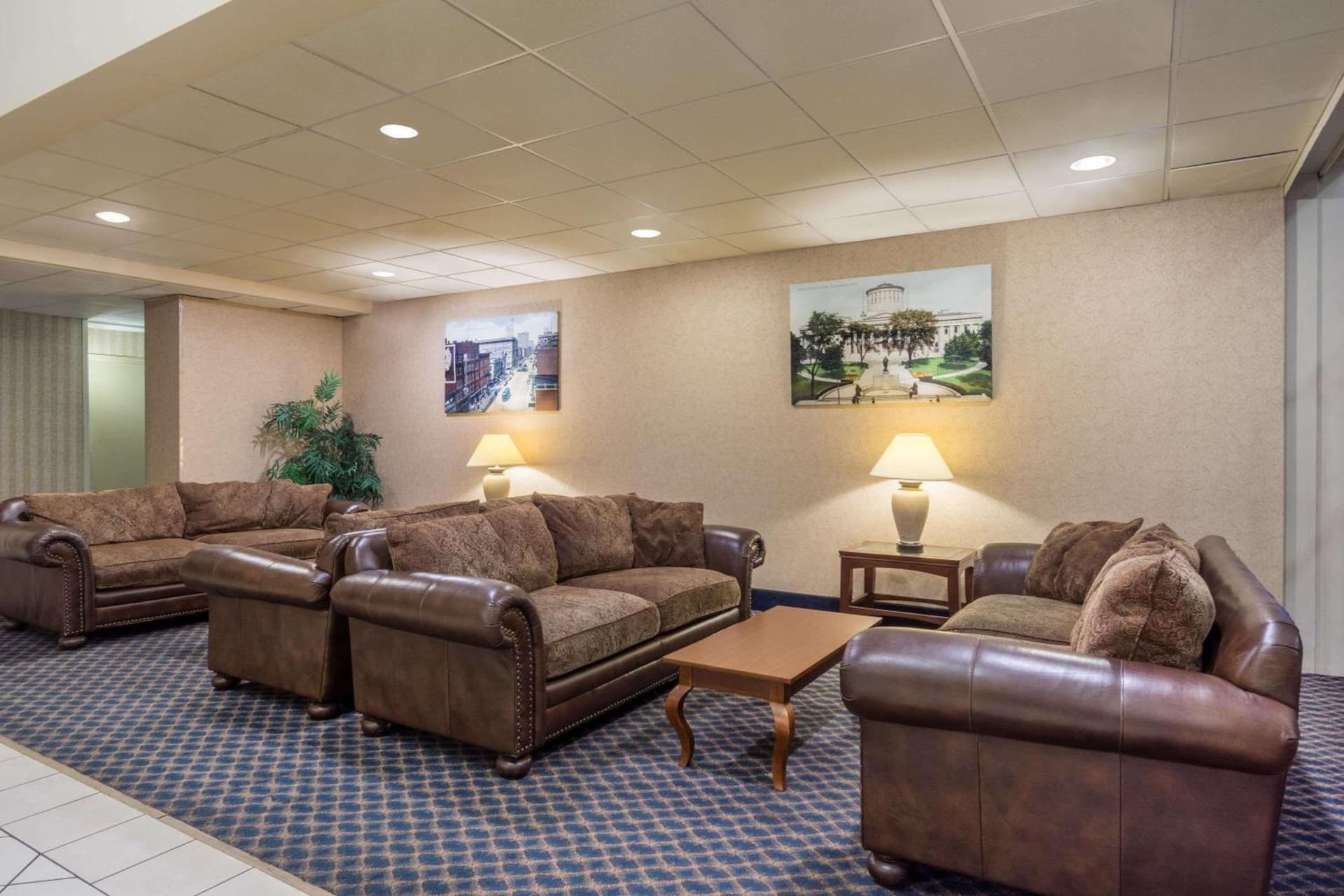 Days Inn by Wyndham Columbus Airport interior in Columbus, OH — gallery photo 2