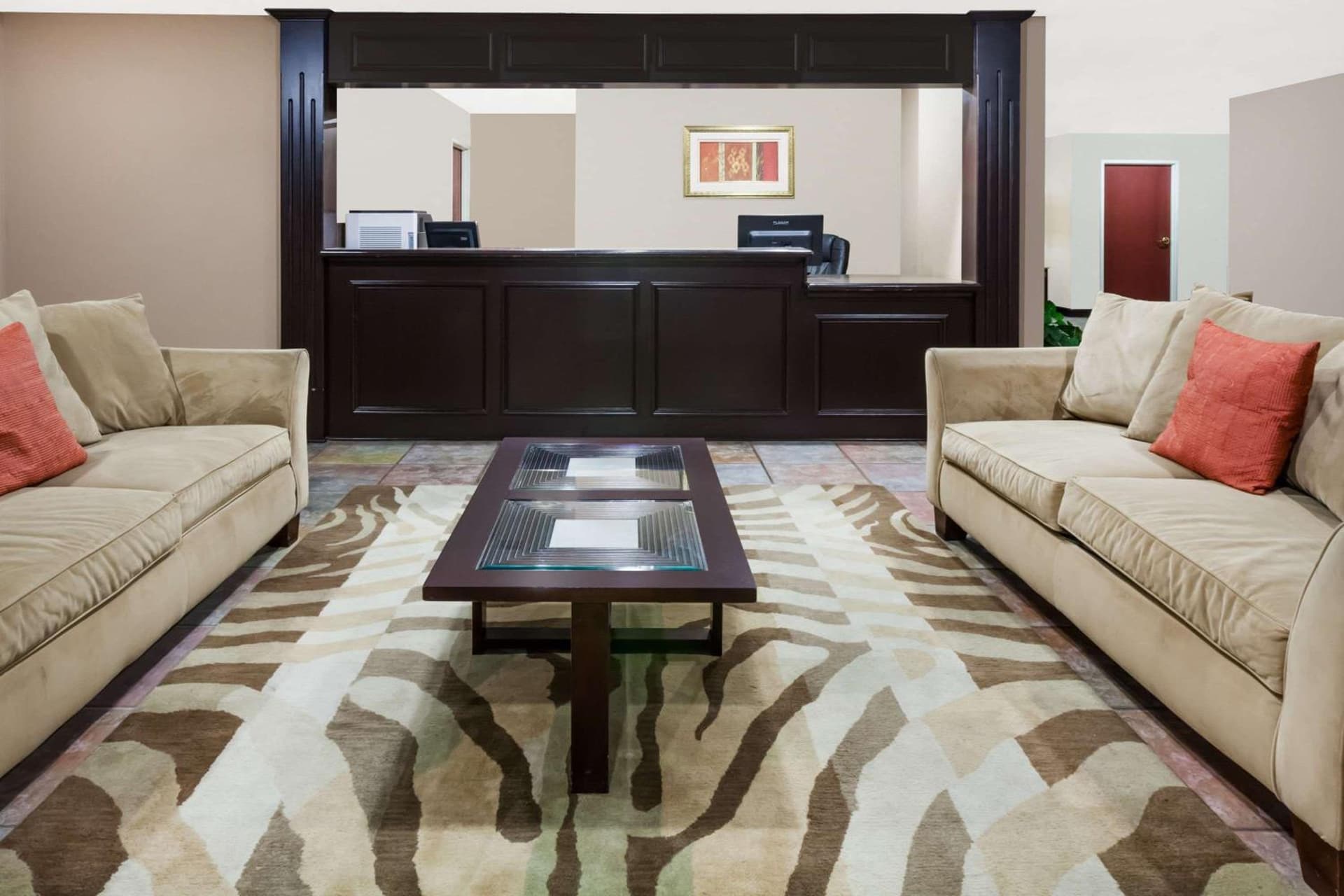 Days Inn & Suites by Wyndham New Iberia interior in New Iberia, LA — gallery photo 2
