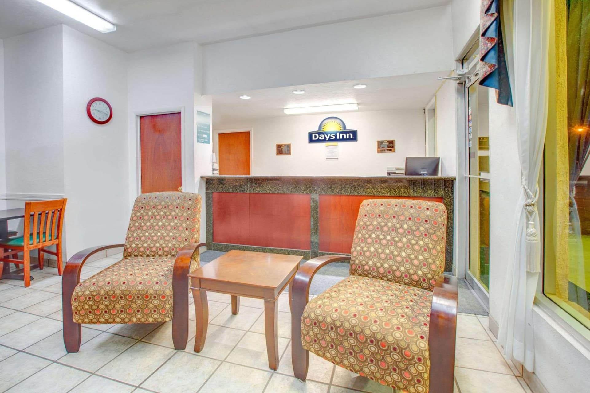 Days Inn by Wyndham Okemah interior in Okemah, OK — gallery photo 2