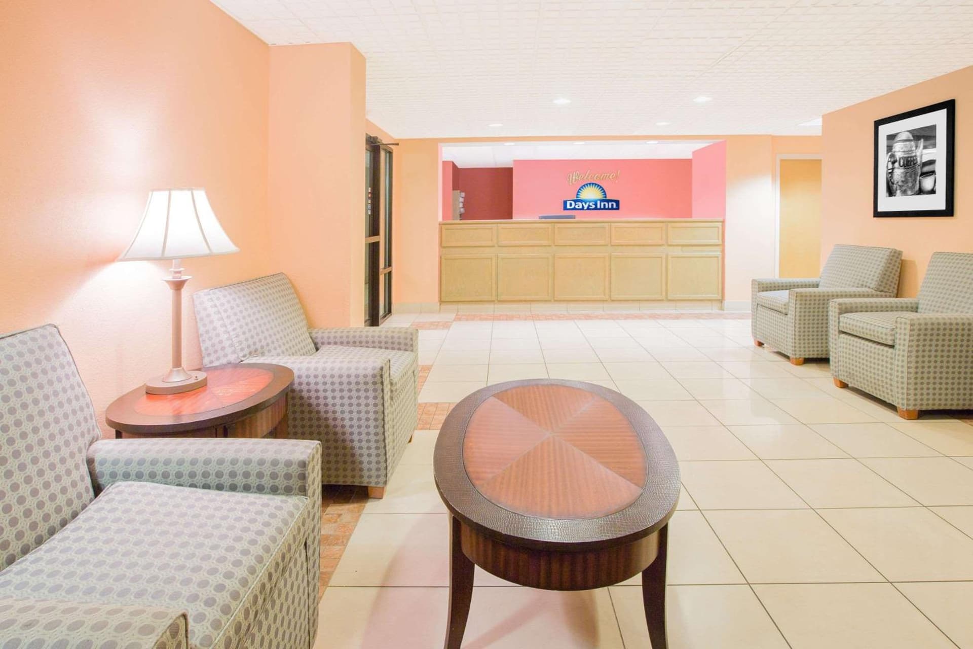Days Inn by Wyndham Hattiesburg MS interior in Hattiesburg, MS — gallery photo 2