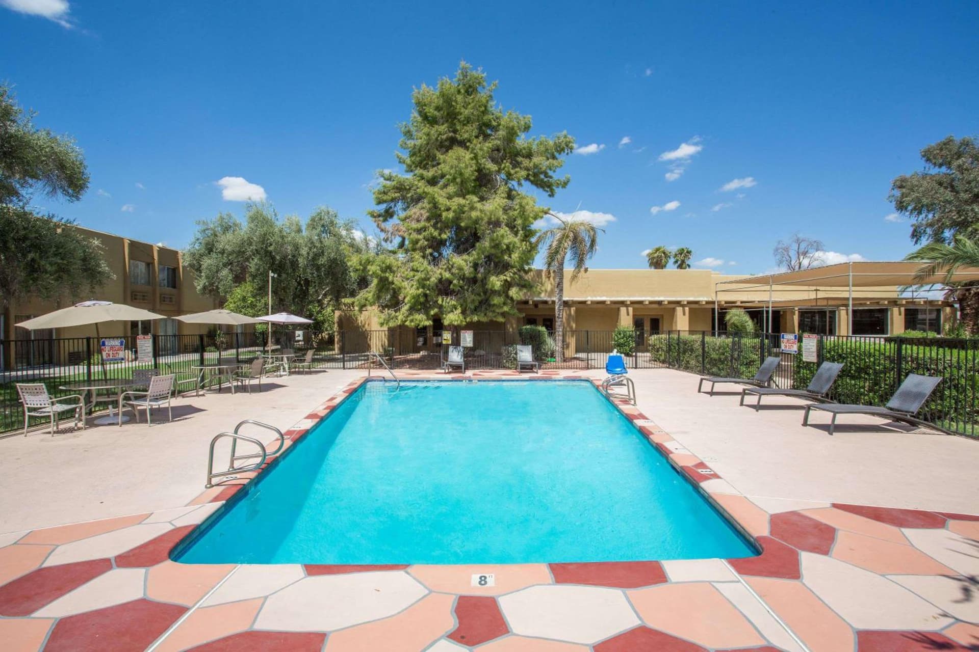 The Grand Inn Peoria property views in Peoria, AZ — gallery photo 3
