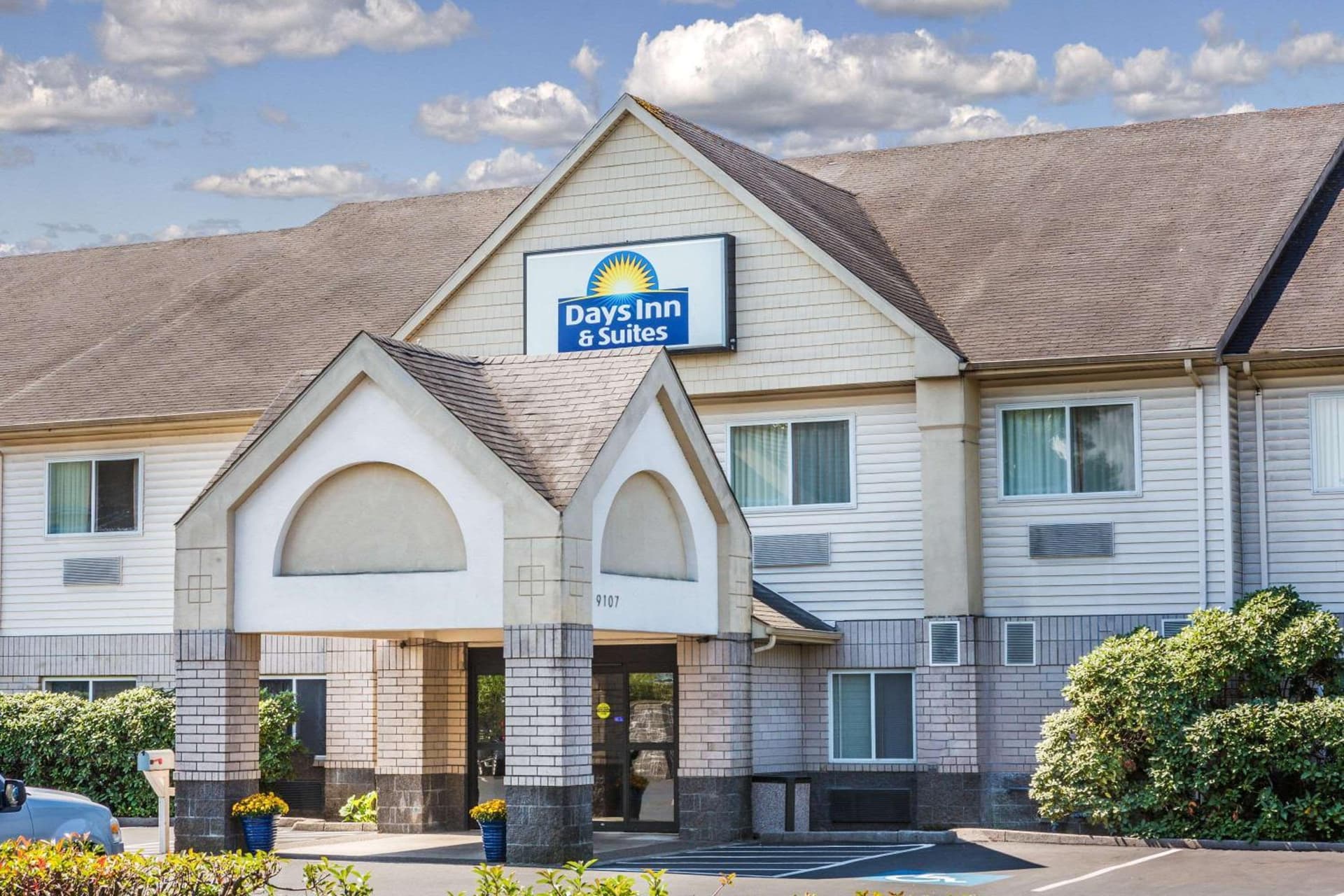Days Inn & Suites by Wyndham Vancouver — hotel in Vancouver, Washington