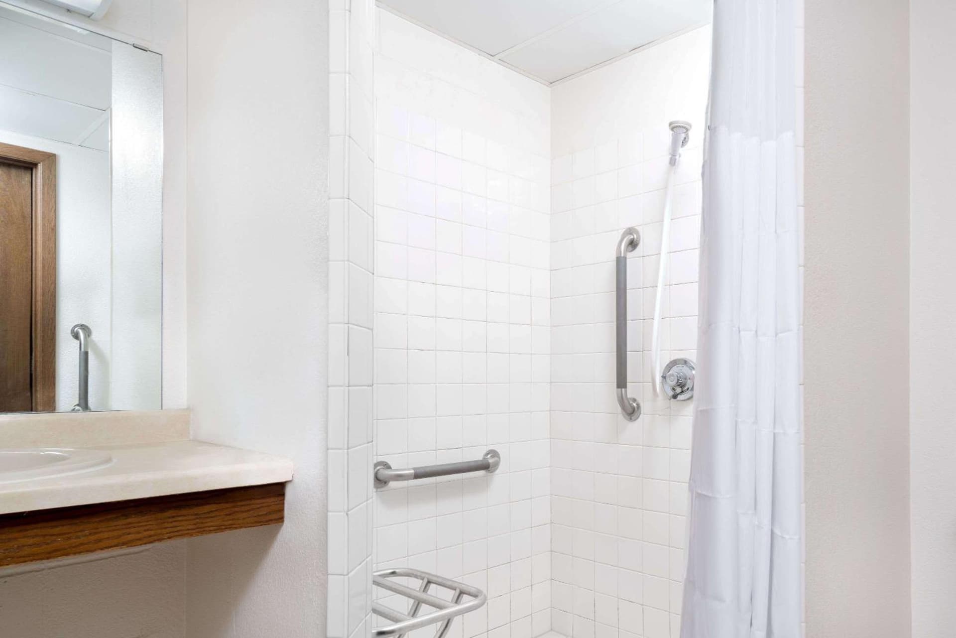 Days Inn by Wyndham St Cloud interior in Saint Cloud, MN — gallery photo 2