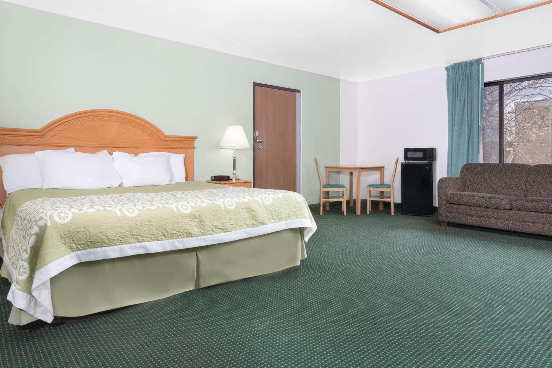 Days Inn by Wyndham St Cloud gallery photo in Saint Cloud, MN — image 8