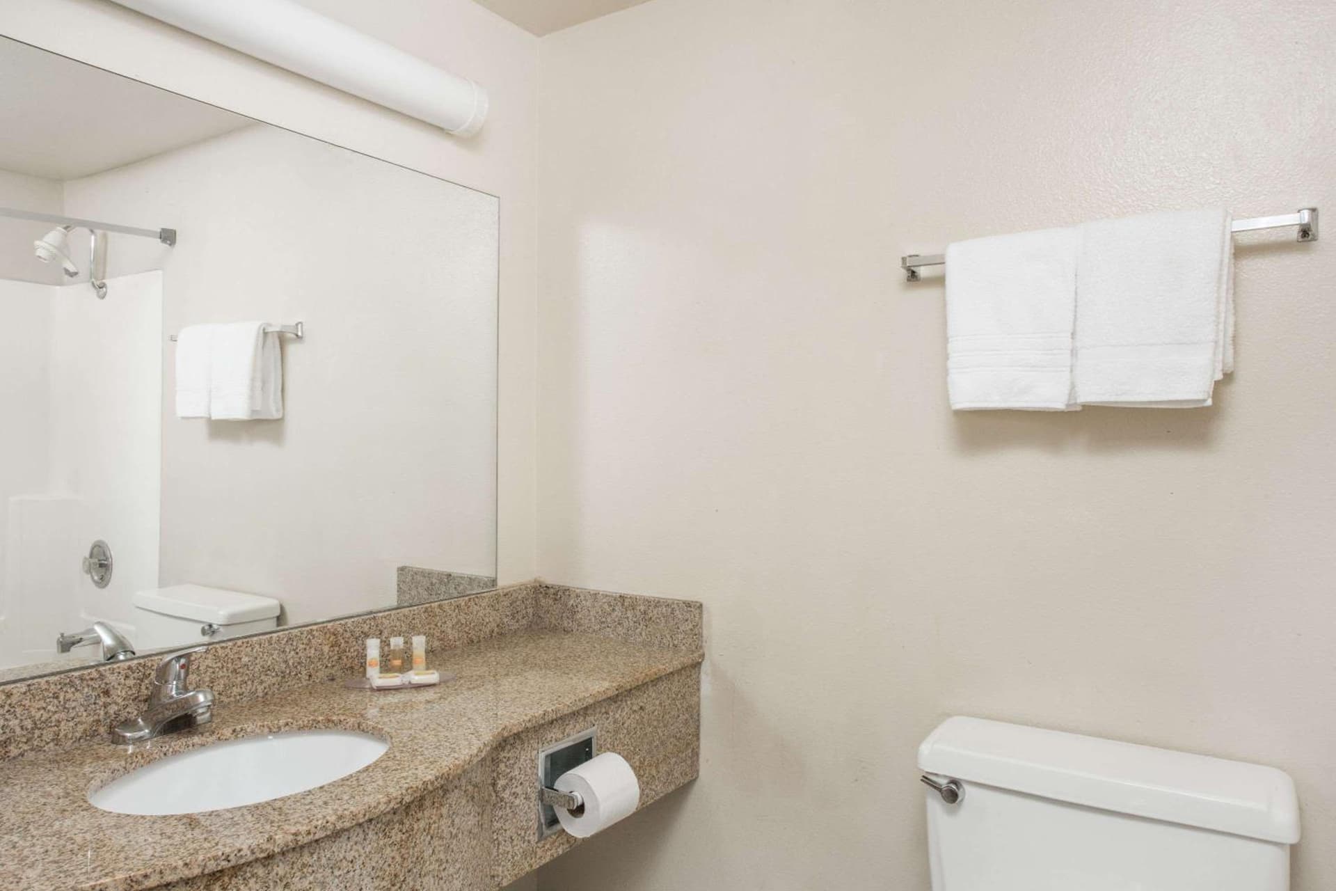 The Grand Inn Peoria gallery photo in Peoria, AZ — image 6