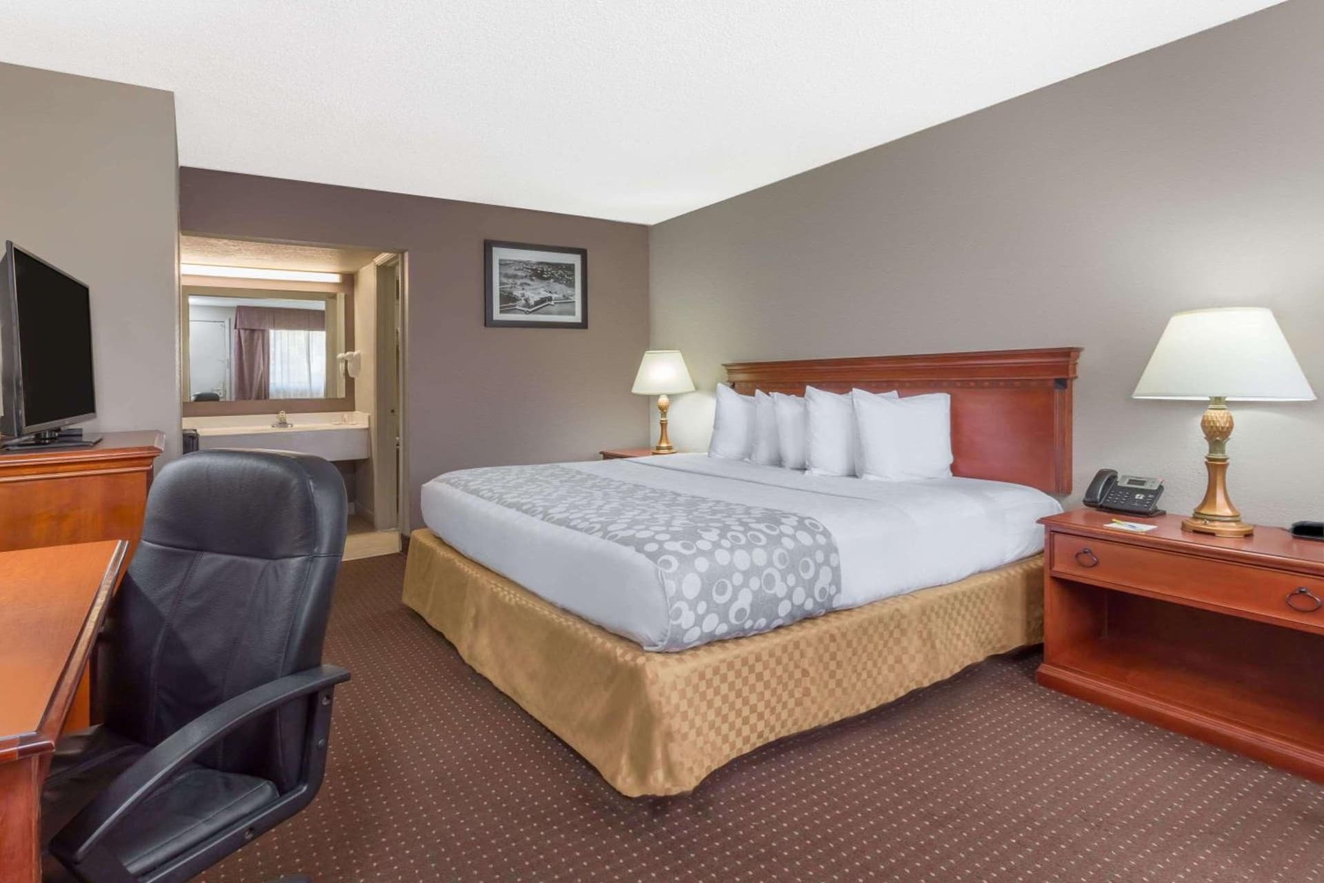 Days Inn by Wyndham St Augustine/Historic Downtown interior in St. Augustine, FL — gallery photo 2